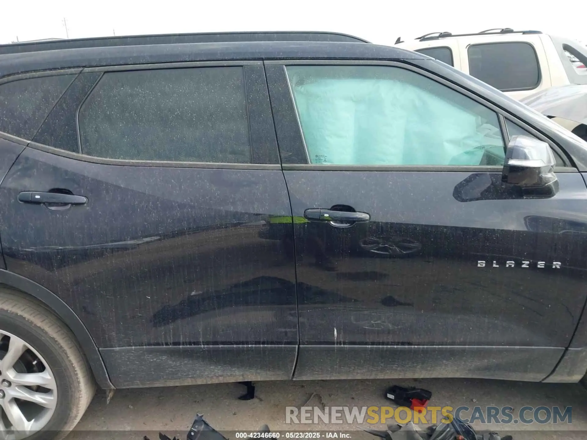 13 Photograph of a damaged car 3GNKBDRS3LS555625 CHEVROLET BLAZER 2020