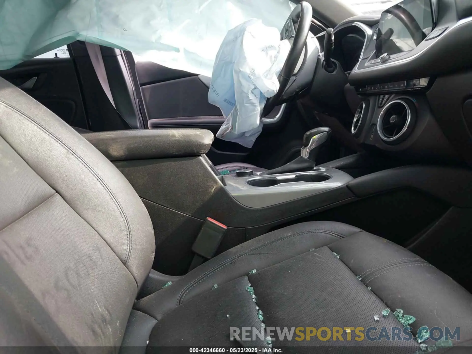 5 Photograph of a damaged car 3GNKBDRS3LS555625 CHEVROLET BLAZER 2020