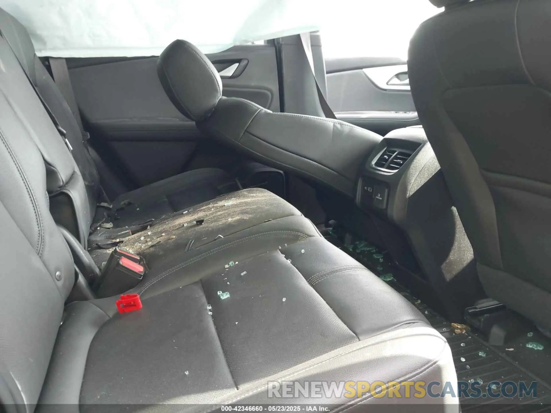 8 Photograph of a damaged car 3GNKBDRS3LS555625 CHEVROLET BLAZER 2020