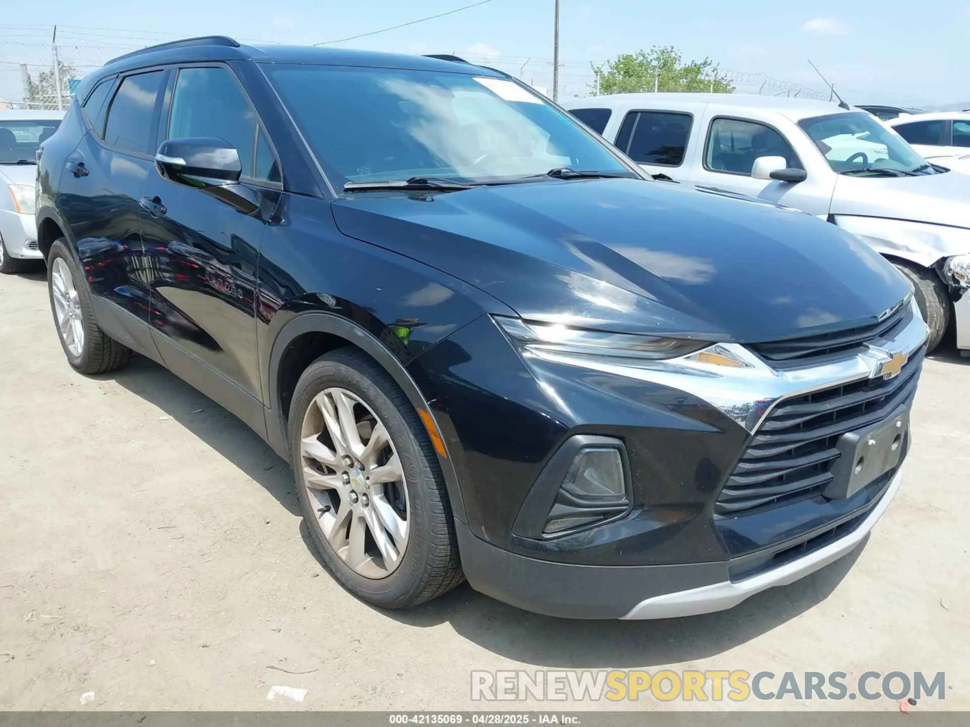 1 Photograph of a damaged car 3GNKBDRS4LS587189 CHEVROLET BLAZER 2020