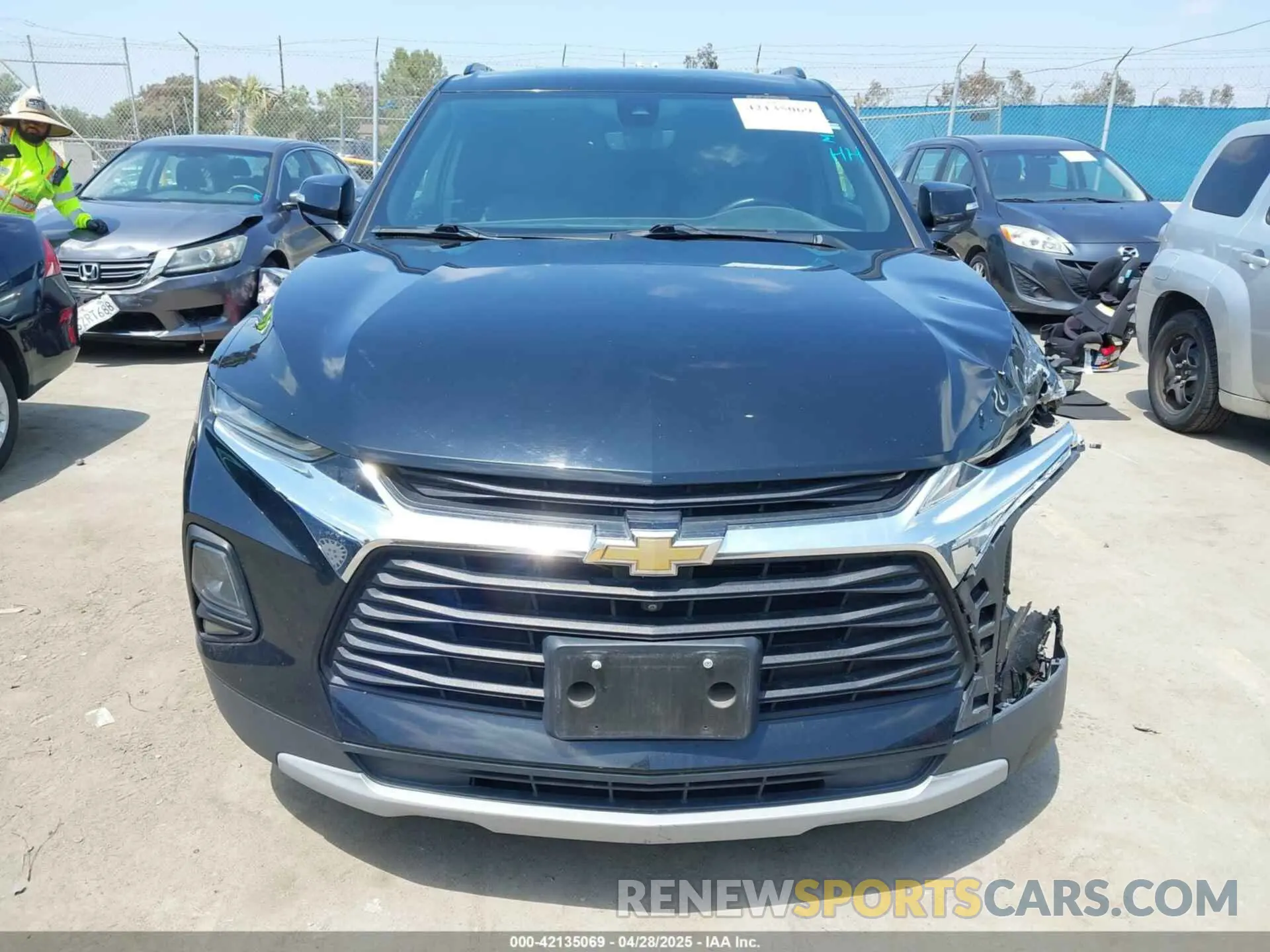 12 Photograph of a damaged car 3GNKBDRS4LS587189 CHEVROLET BLAZER 2020