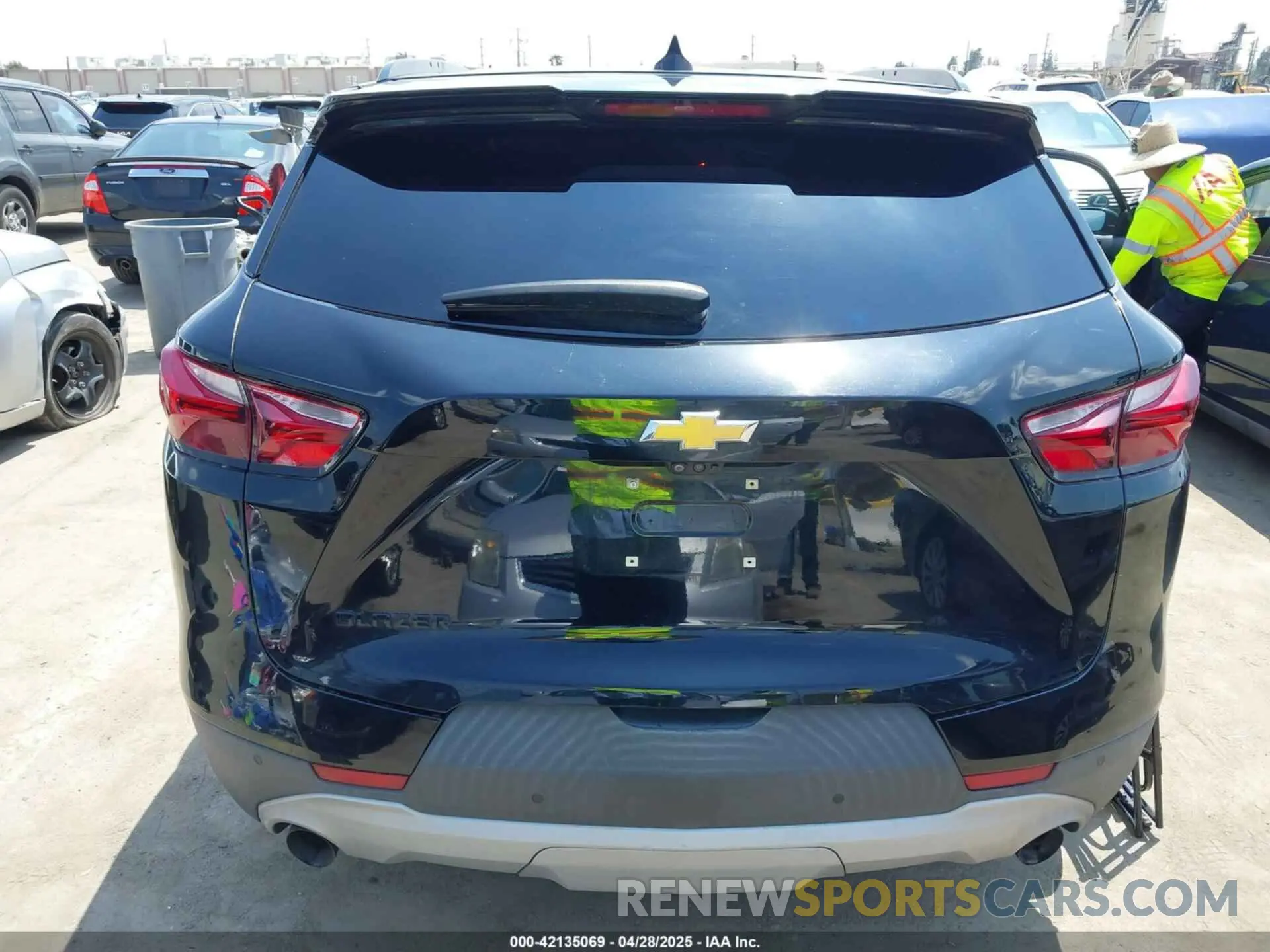 16 Photograph of a damaged car 3GNKBDRS4LS587189 CHEVROLET BLAZER 2020