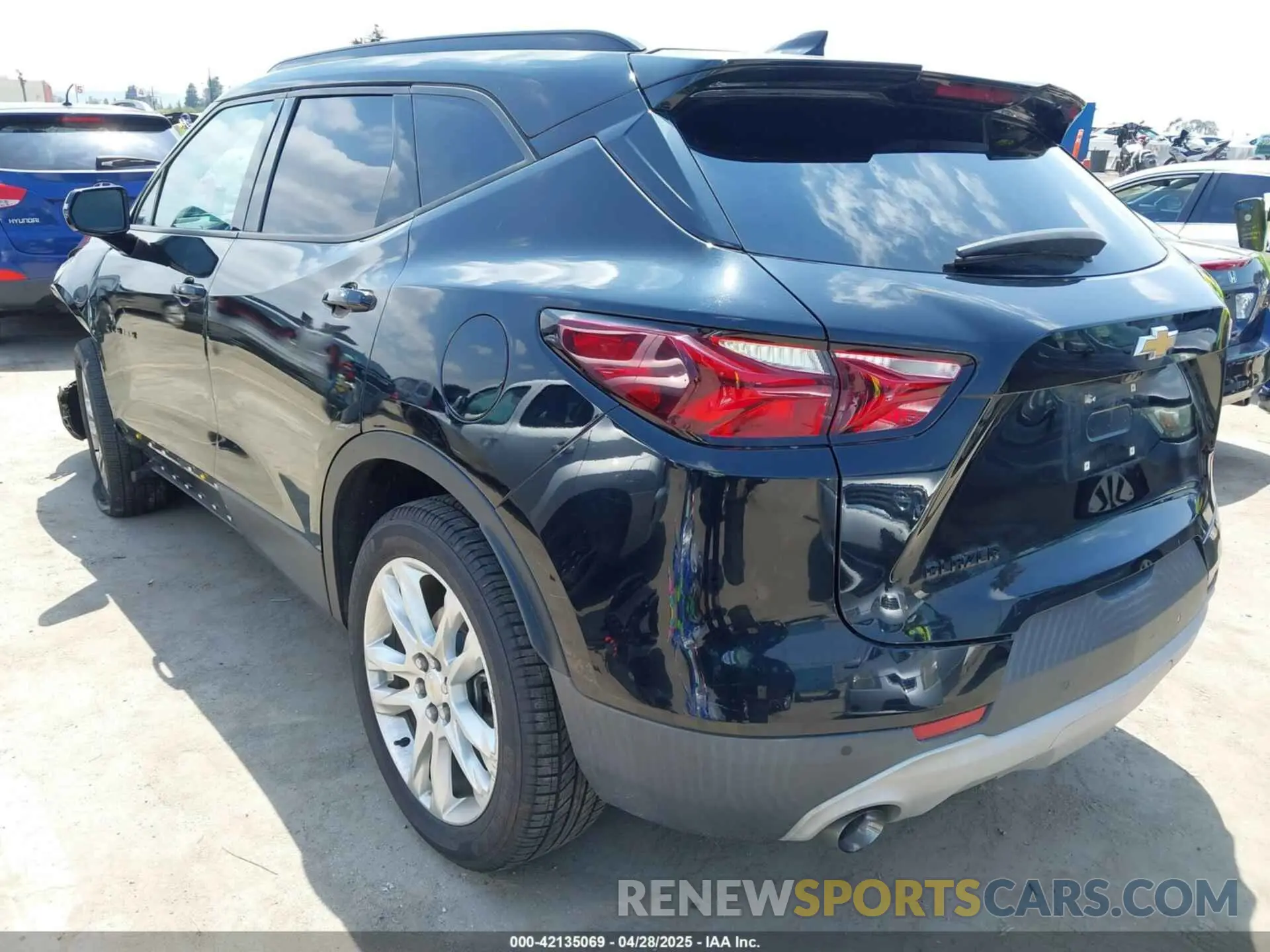 3 Photograph of a damaged car 3GNKBDRS4LS587189 CHEVROLET BLAZER 2020
