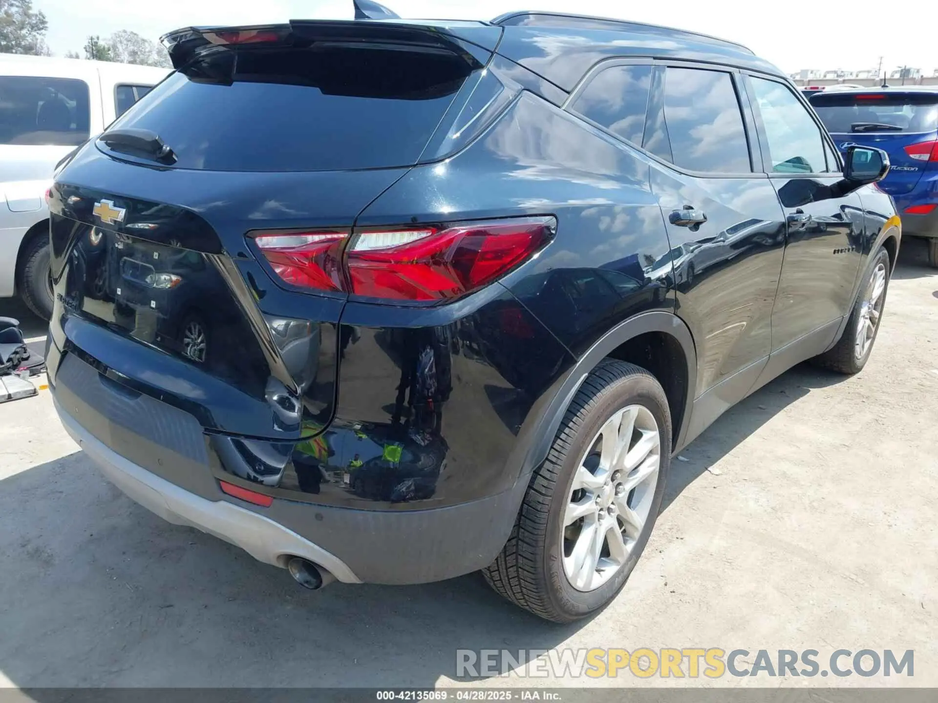 4 Photograph of a damaged car 3GNKBDRS4LS587189 CHEVROLET BLAZER 2020