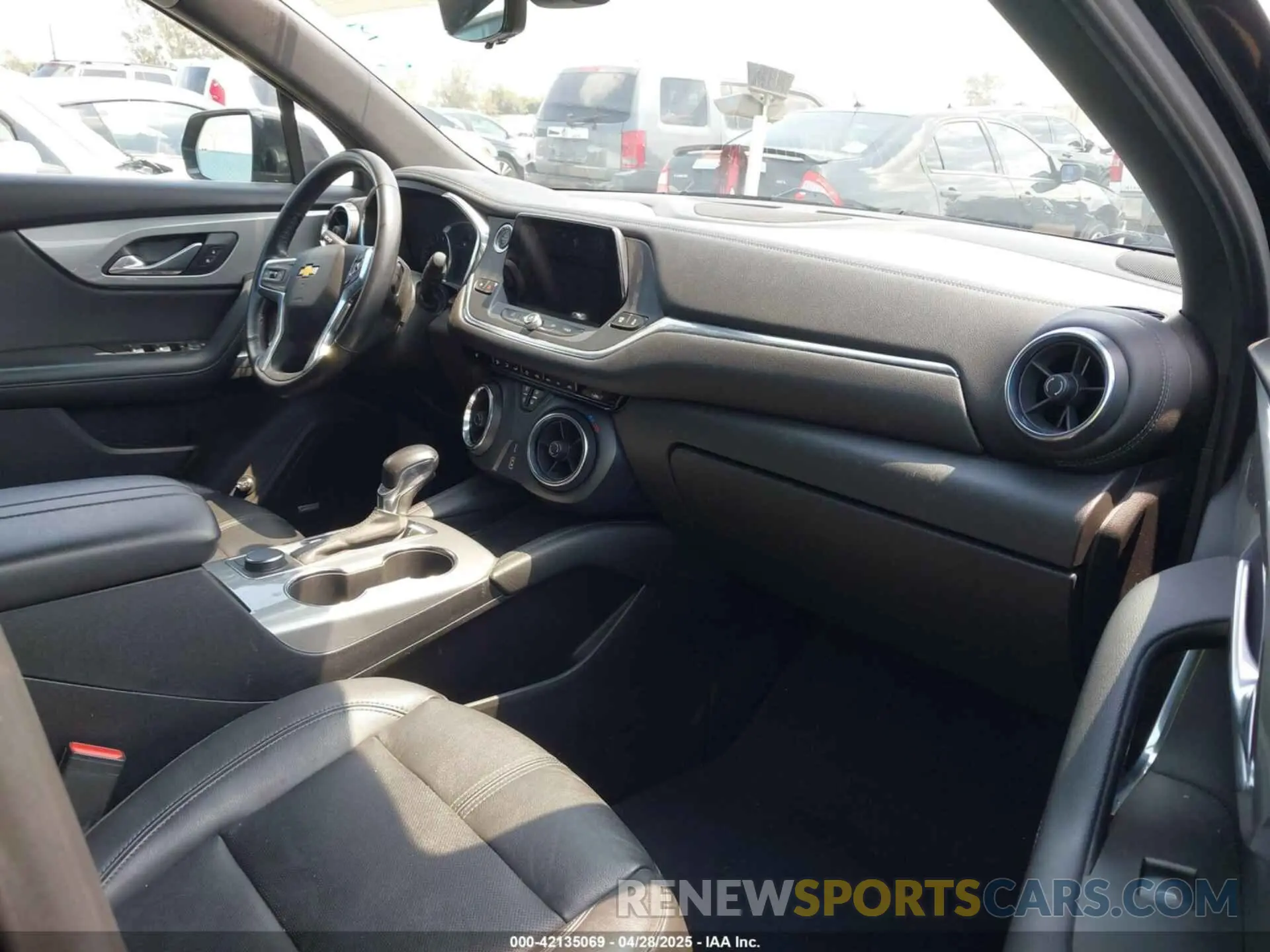 5 Photograph of a damaged car 3GNKBDRS4LS587189 CHEVROLET BLAZER 2020