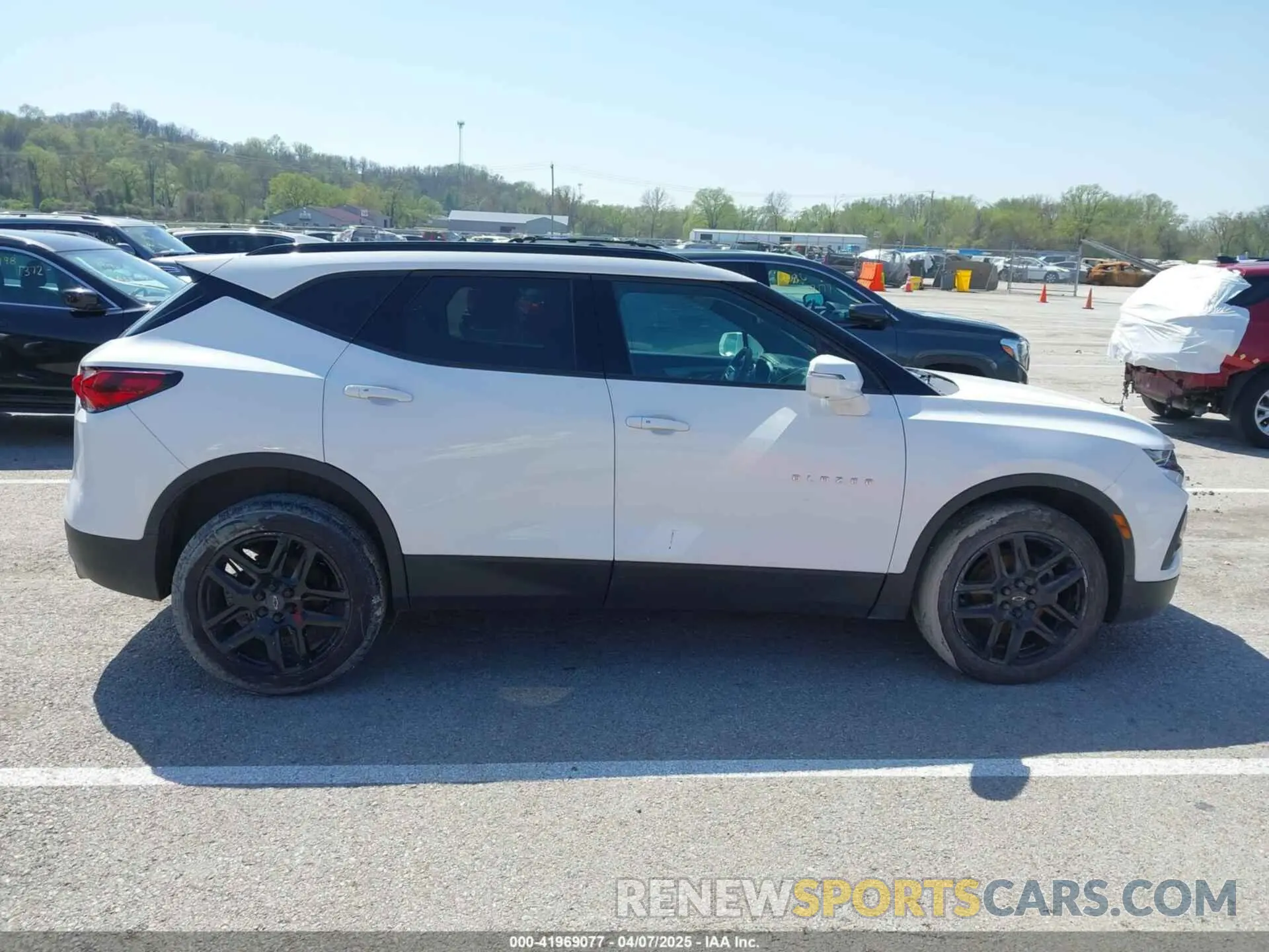 13 Photograph of a damaged car 3GNKBDRS4LS713275 CHEVROLET BLAZER 2020