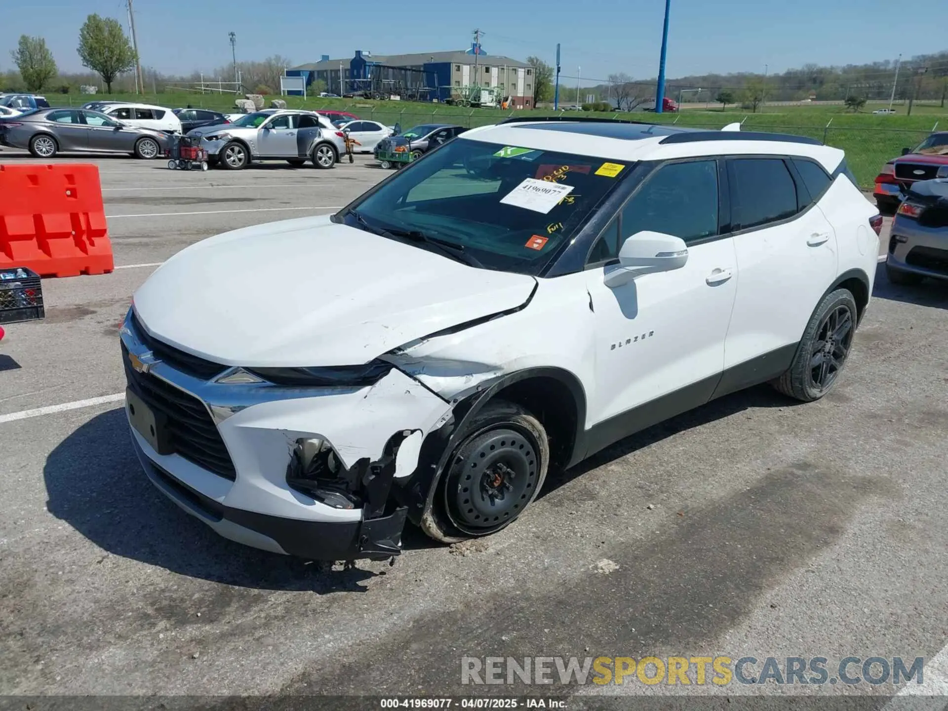 2 Photograph of a damaged car 3GNKBDRS4LS713275 CHEVROLET BLAZER 2020