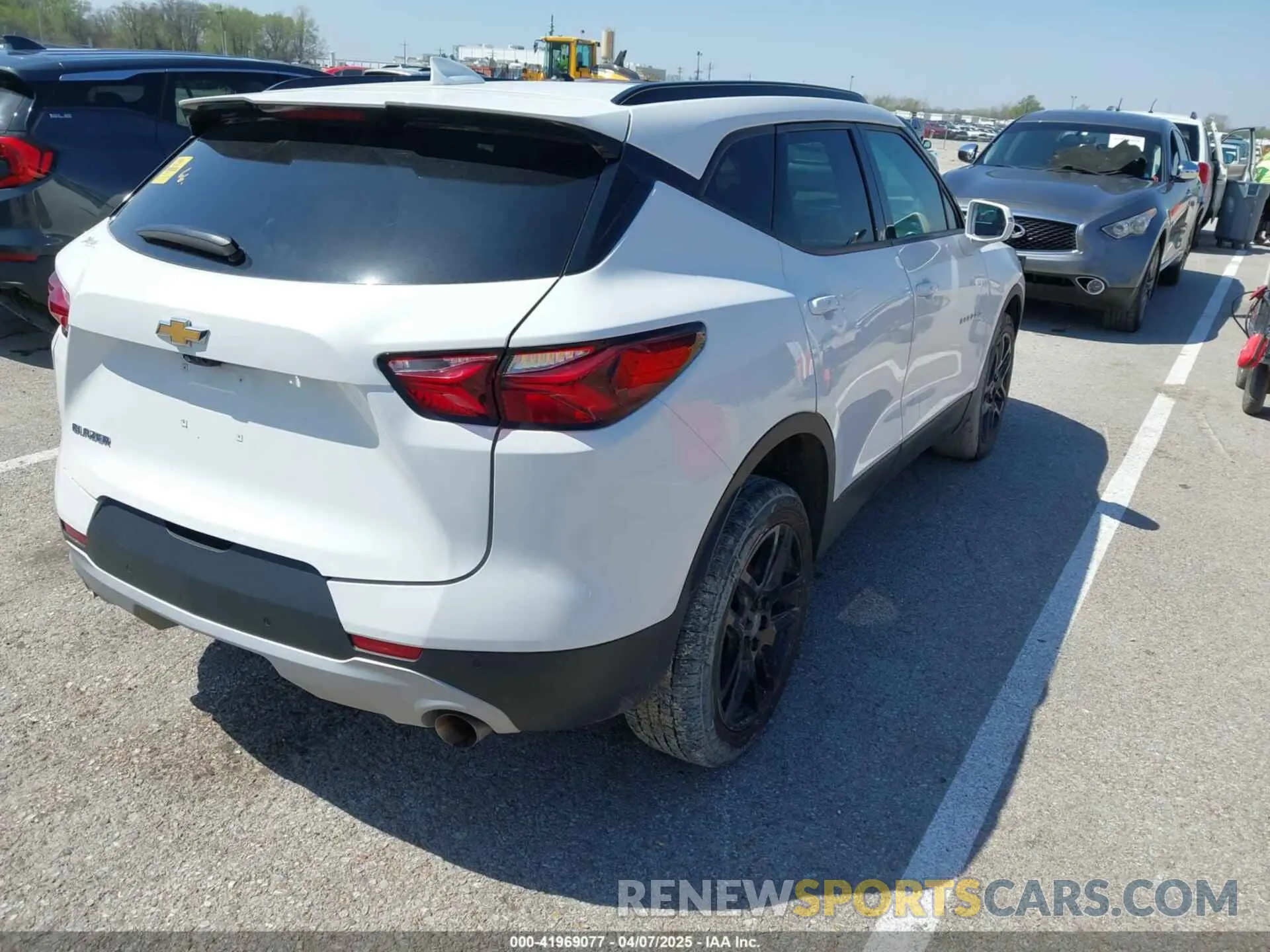 4 Photograph of a damaged car 3GNKBDRS4LS713275 CHEVROLET BLAZER 2020