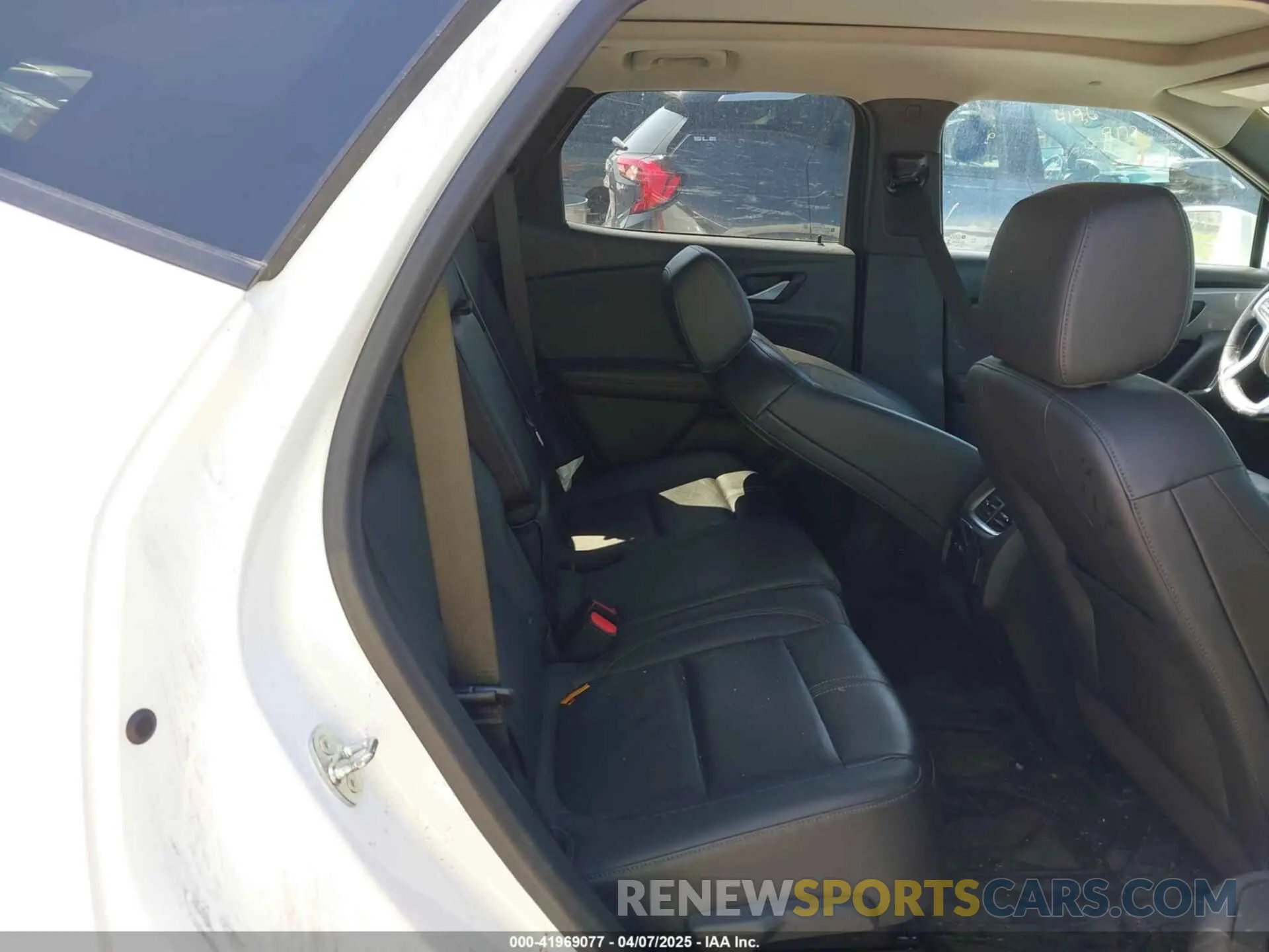 8 Photograph of a damaged car 3GNKBDRS4LS713275 CHEVROLET BLAZER 2020