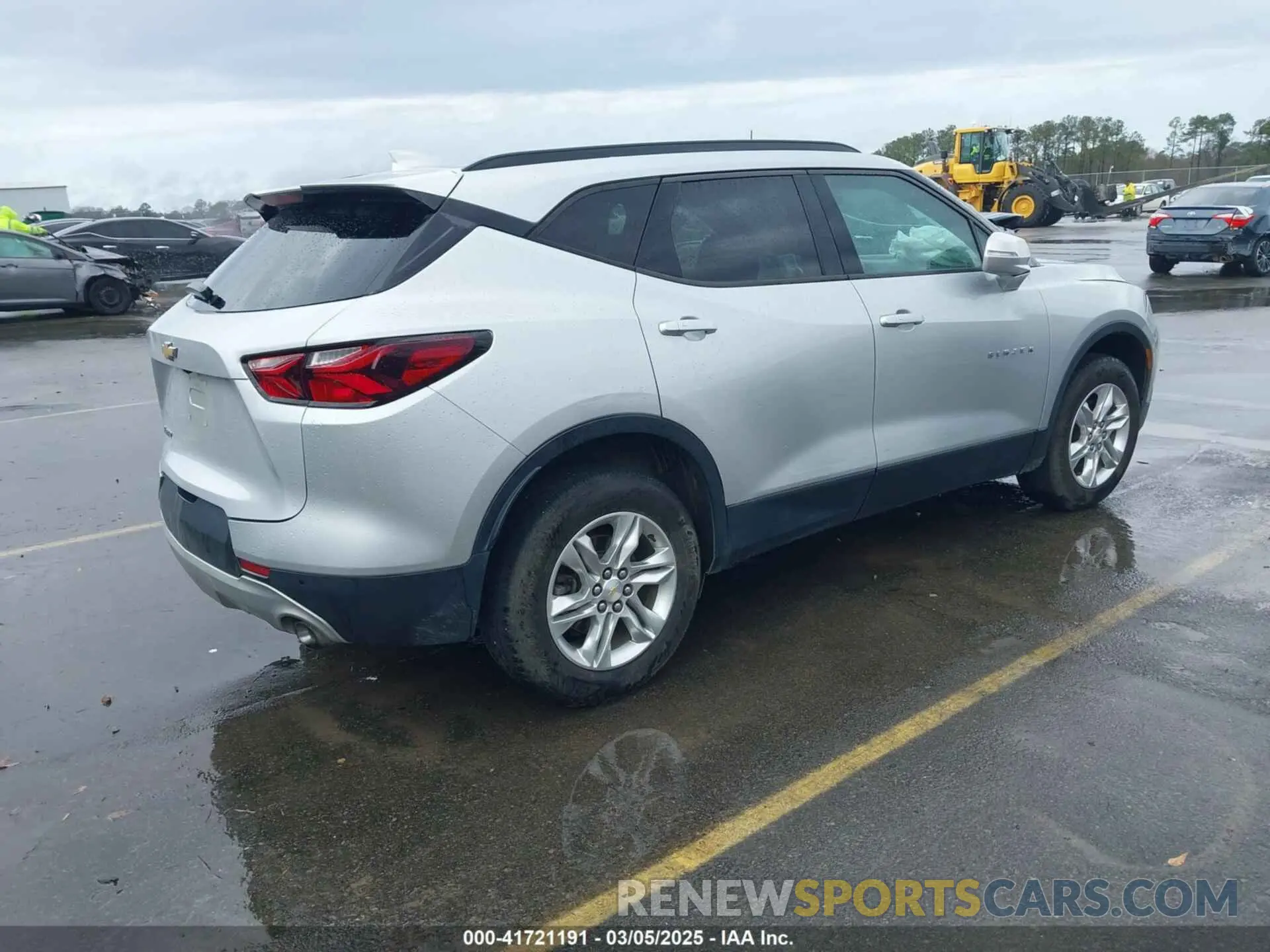 4 Photograph of a damaged car 3GNKBDRS5LS592451 CHEVROLET BLAZER 2020