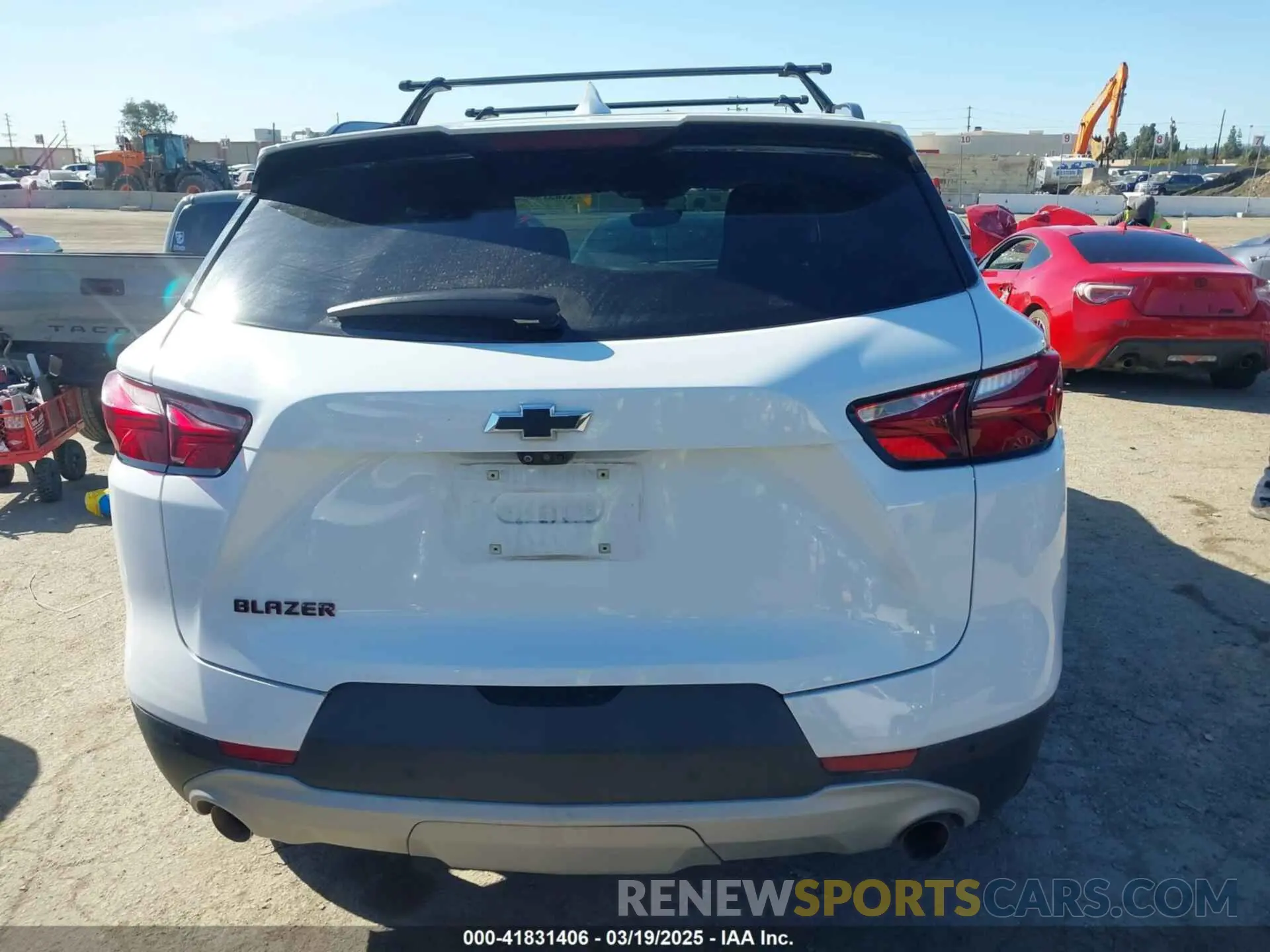 17 Photograph of a damaged car 3GNKBDRS5LS632592 CHEVROLET BLAZER 2020