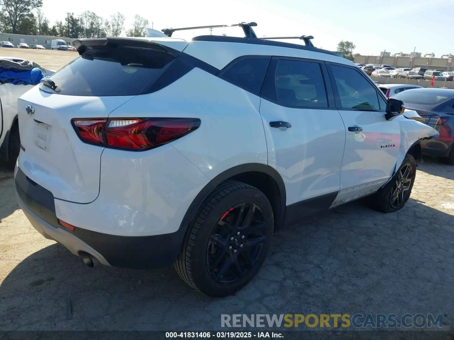 4 Photograph of a damaged car 3GNKBDRS5LS632592 CHEVROLET BLAZER 2020