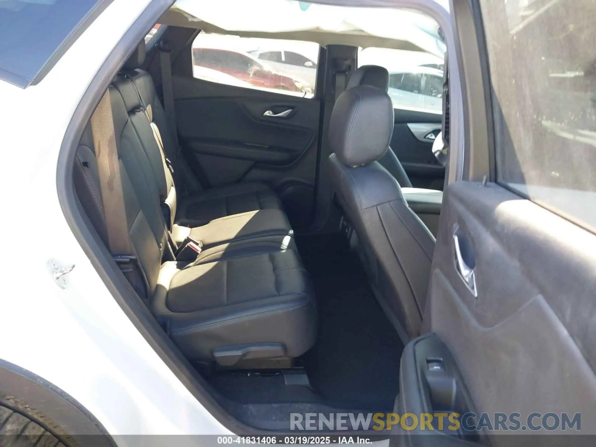 8 Photograph of a damaged car 3GNKBDRS5LS632592 CHEVROLET BLAZER 2020