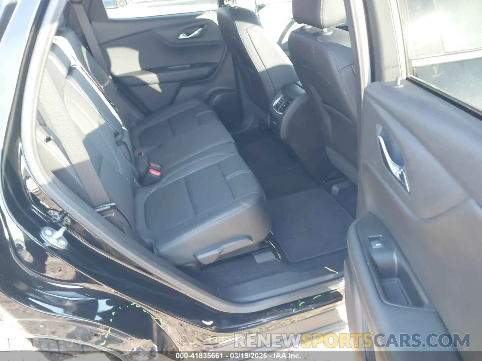 8 Photograph of a damaged car 3GNKBDRS5LS695899 CHEVROLET BLAZER 2020