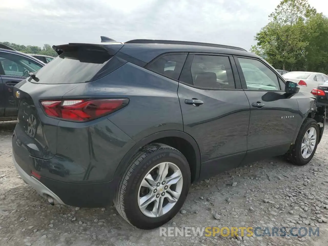 3 Photograph of a damaged car 3GNKBDRS6LS559331 CHEVROLET BLAZER 2020