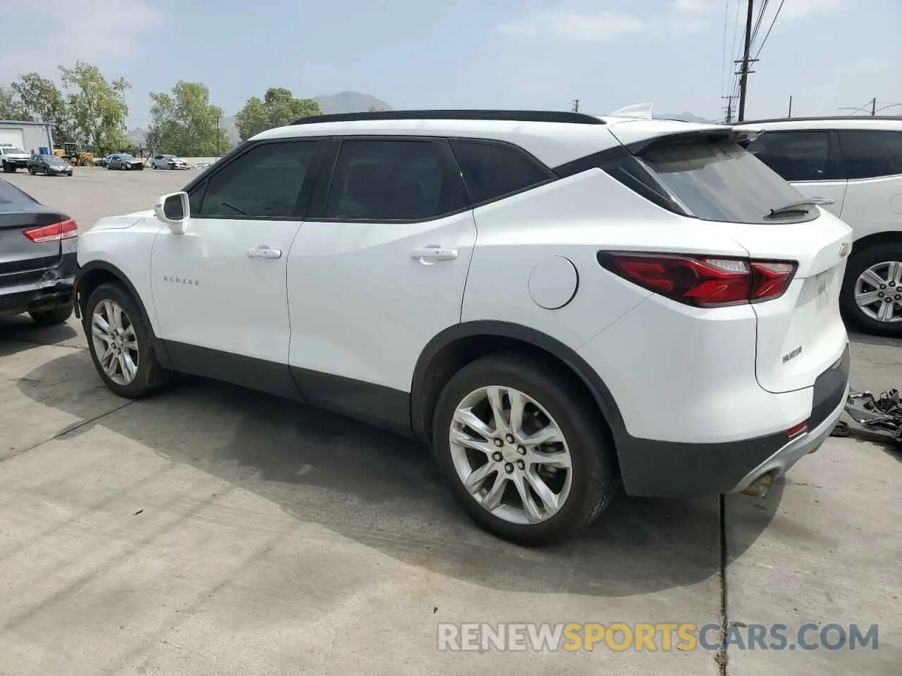 2 Photograph of a damaged car 3GNKBDRS8LS635664 CHEVROLET BLAZER 2020
