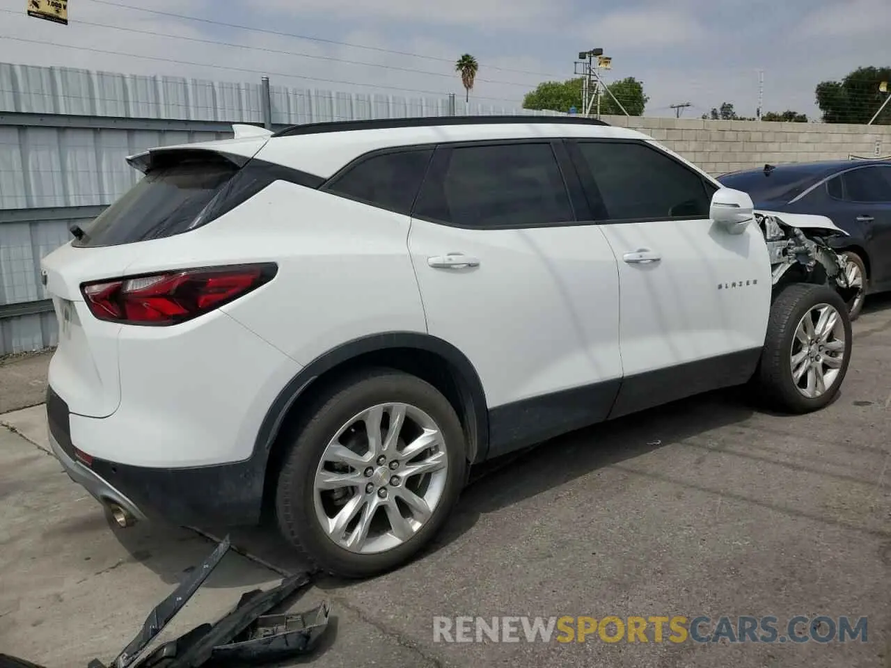 3 Photograph of a damaged car 3GNKBDRS8LS635664 CHEVROLET BLAZER 2020