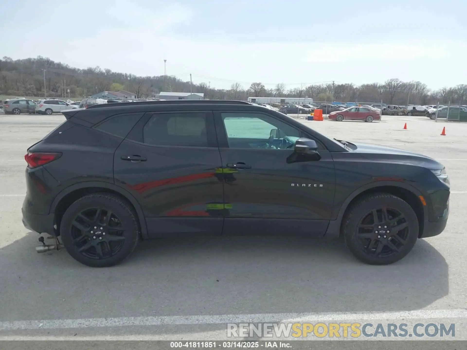 13 Photograph of a damaged car 3GNKBDRS8LS671323 CHEVROLET BLAZER 2020