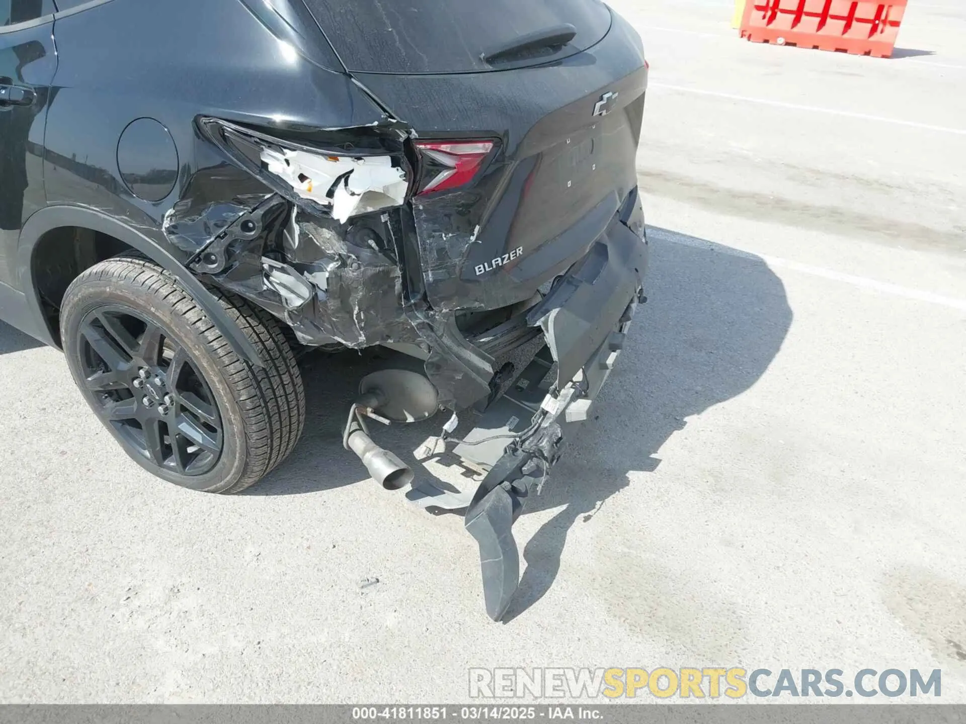 6 Photograph of a damaged car 3GNKBDRS8LS671323 CHEVROLET BLAZER 2020