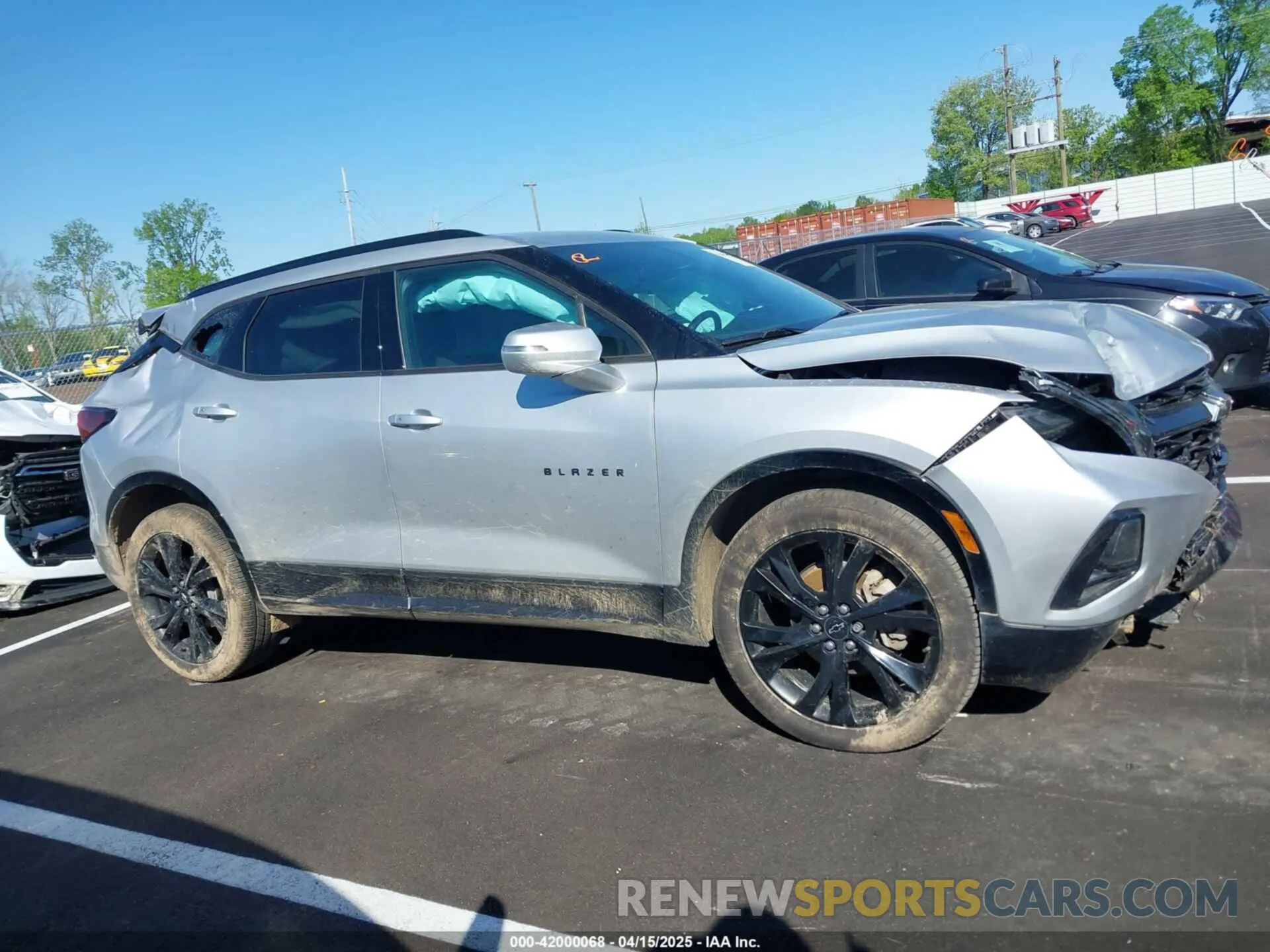 13 Photograph of a damaged car 3GNKBERS0LS723324 CHEVROLET BLAZER 2020
