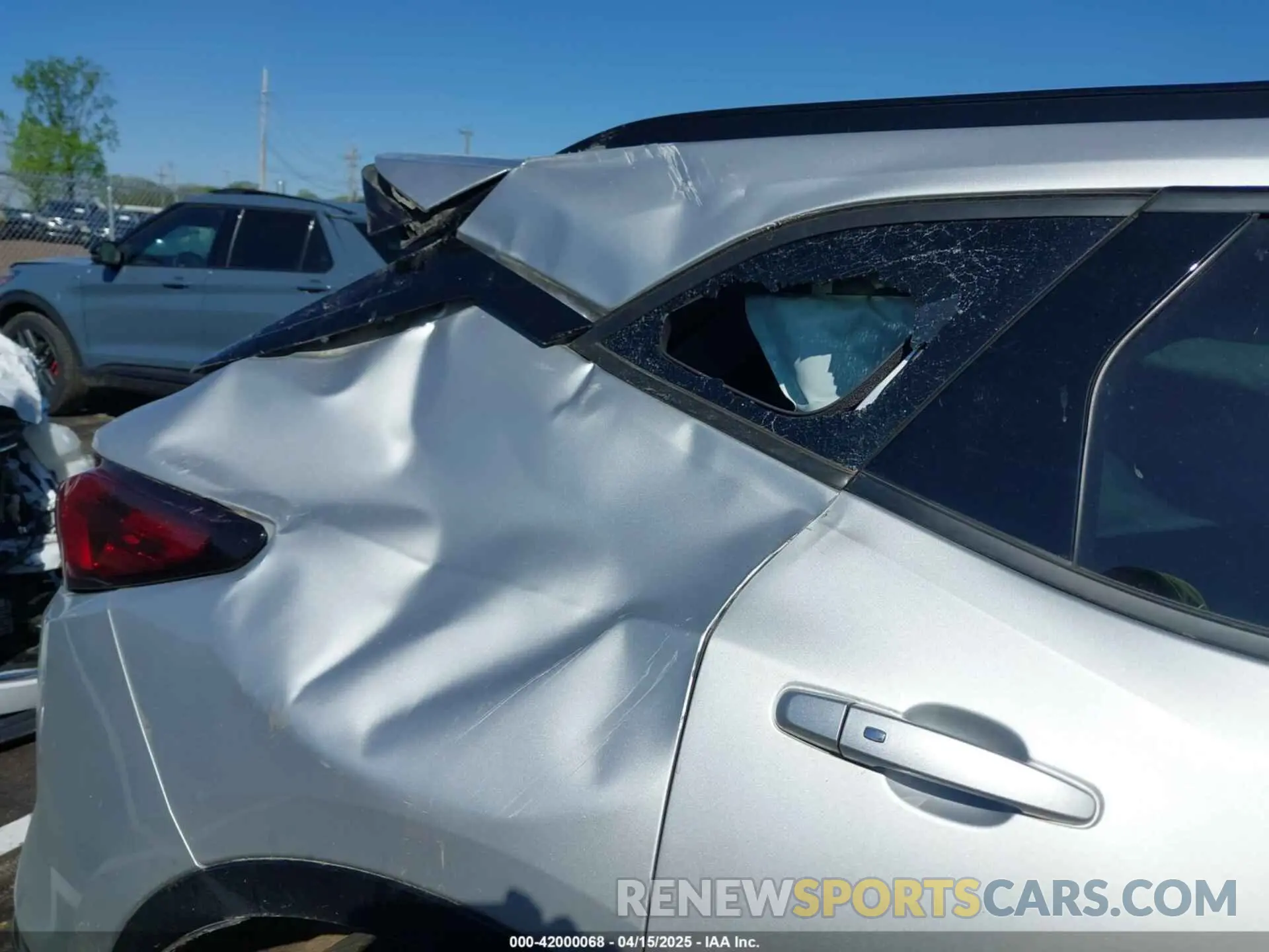 17 Photograph of a damaged car 3GNKBERS0LS723324 CHEVROLET BLAZER 2020