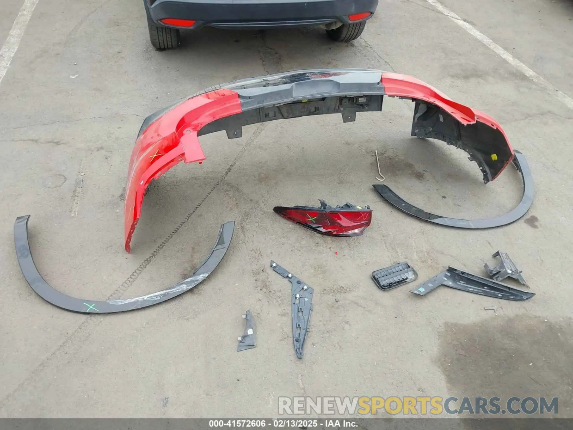 12 Photograph of a damaged car 3GNKBERS1LS596325 CHEVROLET BLAZER 2020