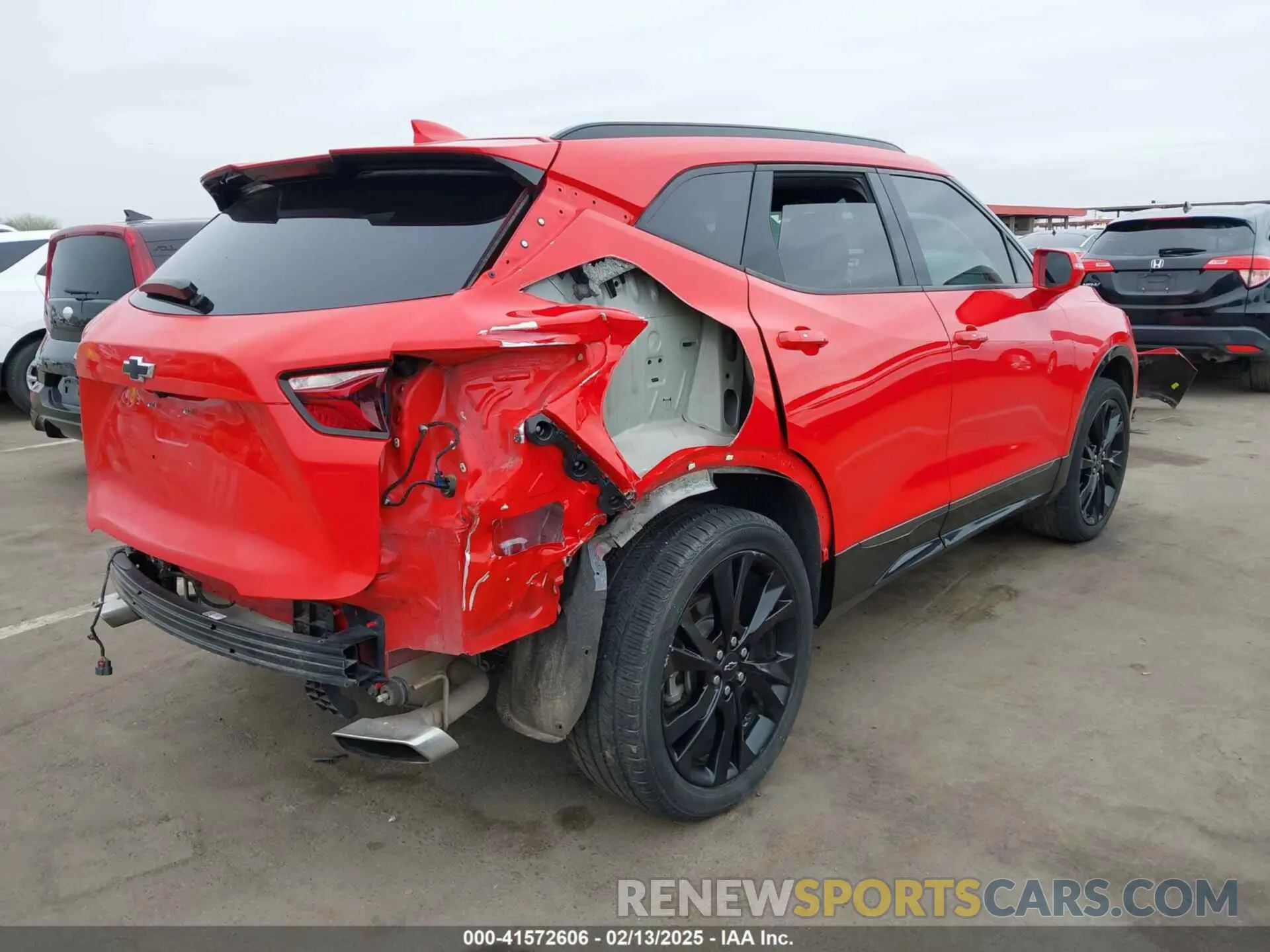 4 Photograph of a damaged car 3GNKBERS1LS596325 CHEVROLET BLAZER 2020