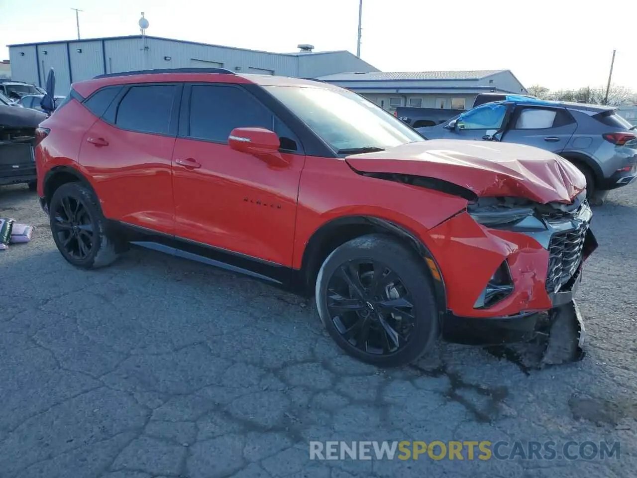 4 Photograph of a damaged car 3GNKBERS1LS723252 CHEVROLET BLAZER 2020