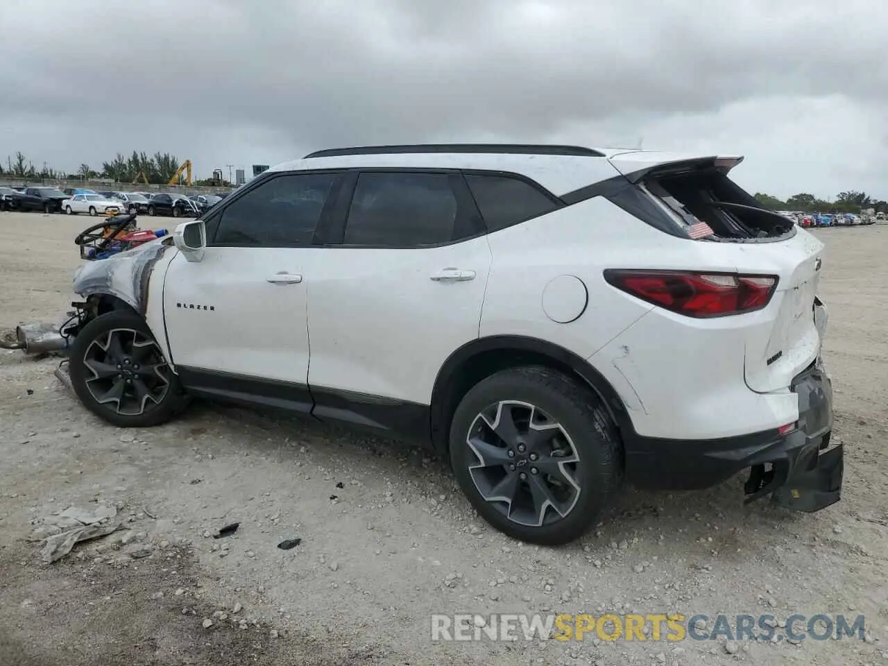 2 Photograph of a damaged car 3GNKBERS2LS631437 CHEVROLET BLAZER 2020