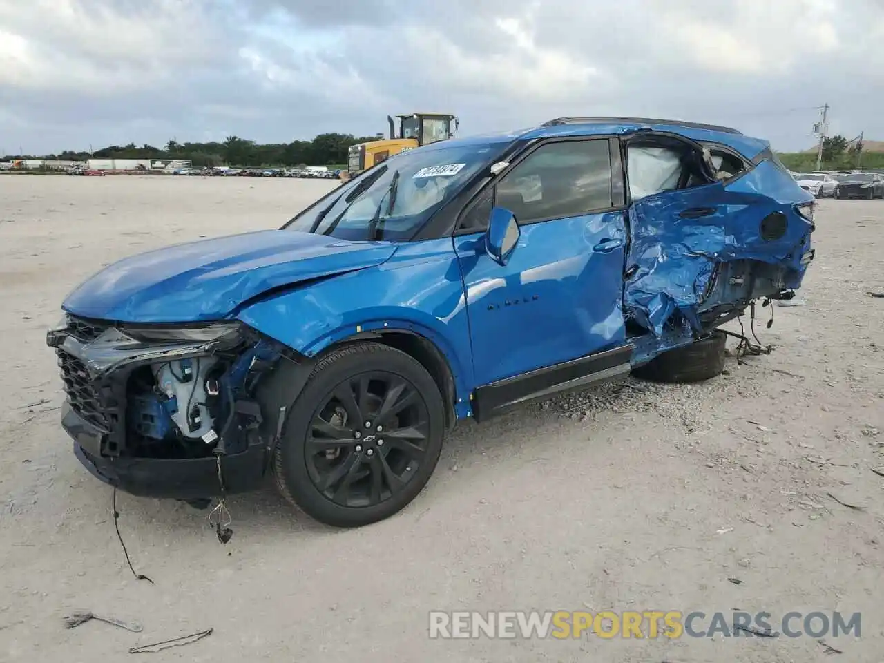 1 Photograph of a damaged car 3GNKBERS3LS556182 CHEVROLET BLAZER 2020