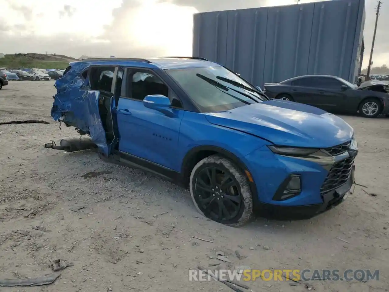 4 Photograph of a damaged car 3GNKBERS3LS556182 CHEVROLET BLAZER 2020