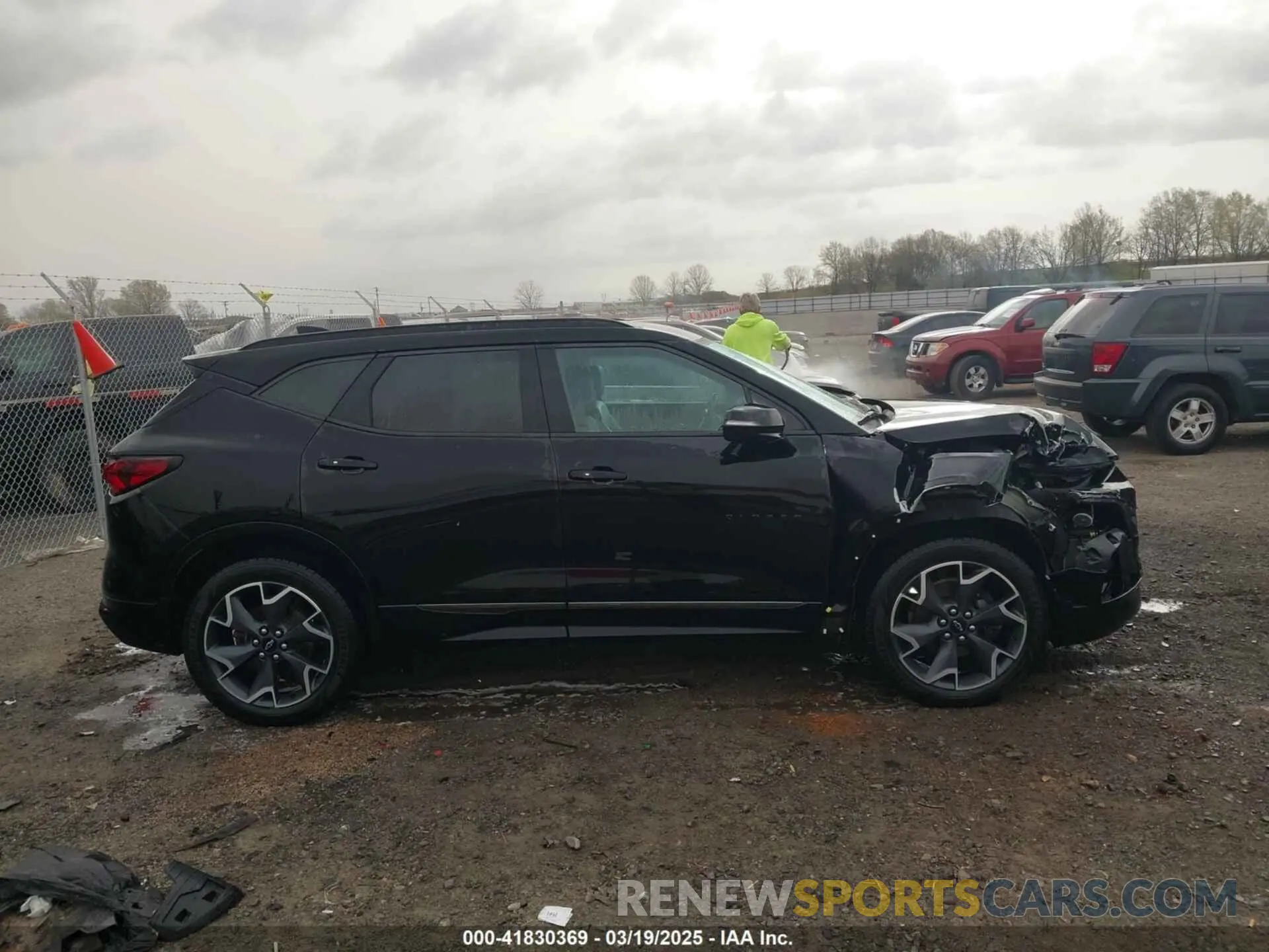 13 Photograph of a damaged car 3GNKBERS4LS647266 CHEVROLET BLAZER 2020