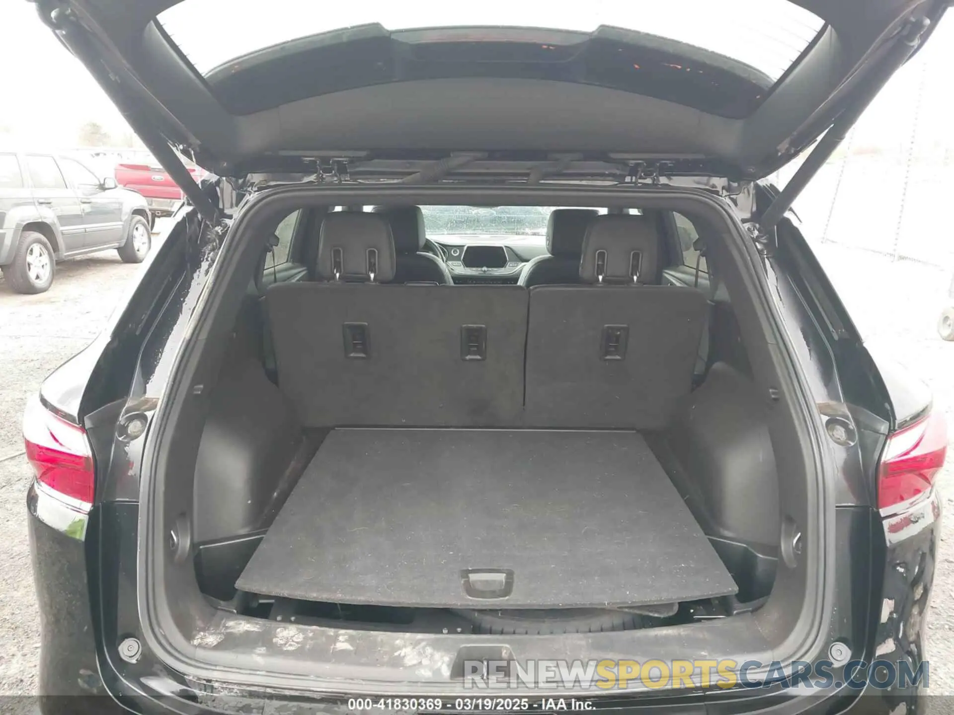 8 Photograph of a damaged car 3GNKBERS4LS647266 CHEVROLET BLAZER 2020
