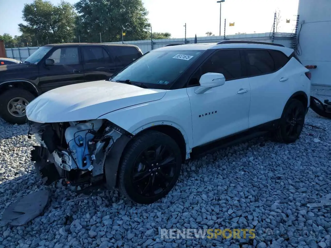 1 Photograph of a damaged car 3GNKBERS6LS685887 CHEVROLET BLAZER 2020