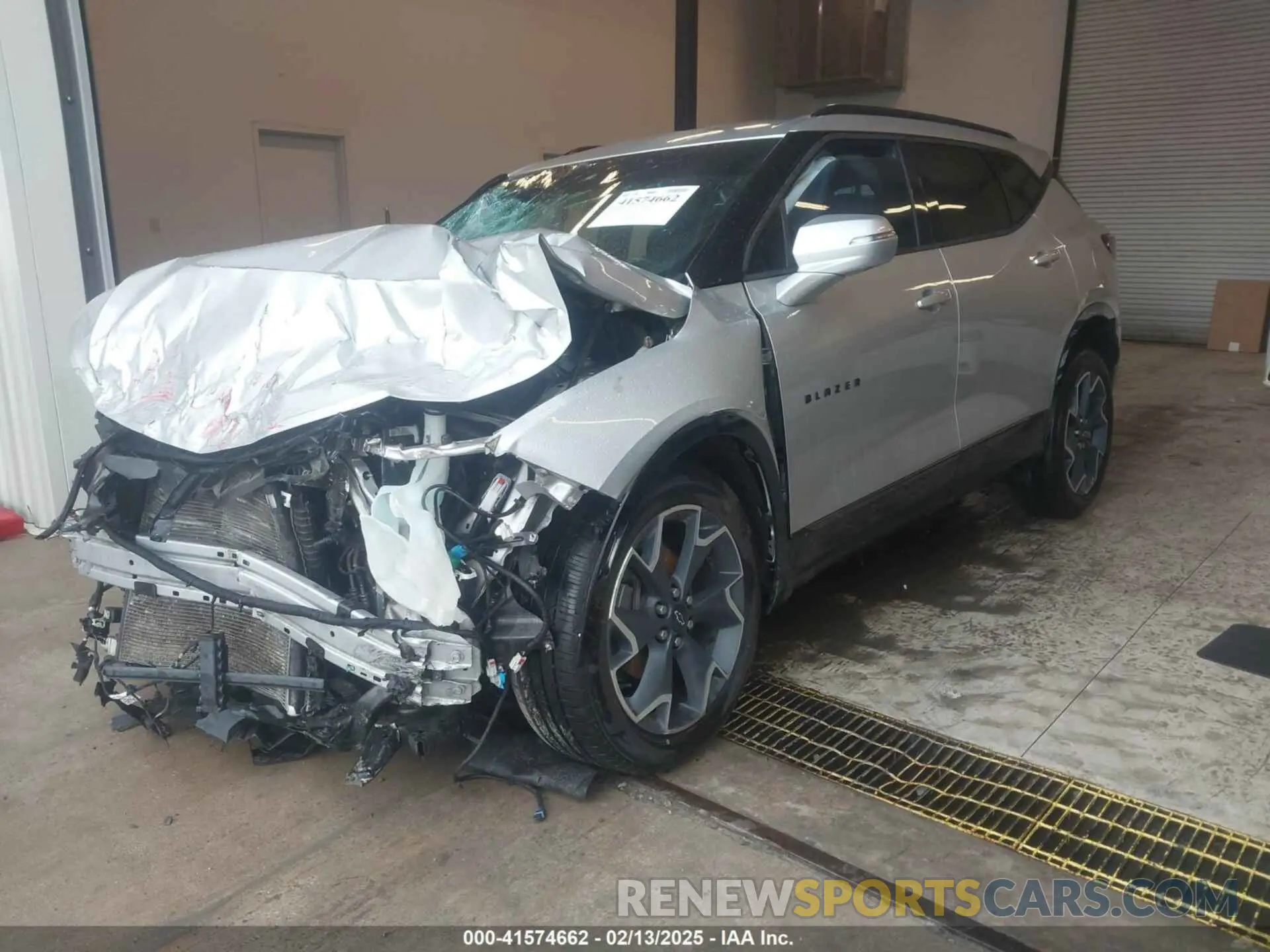 2 Photograph of a damaged car 3GNKBERS7LS549168 CHEVROLET BLAZER 2020