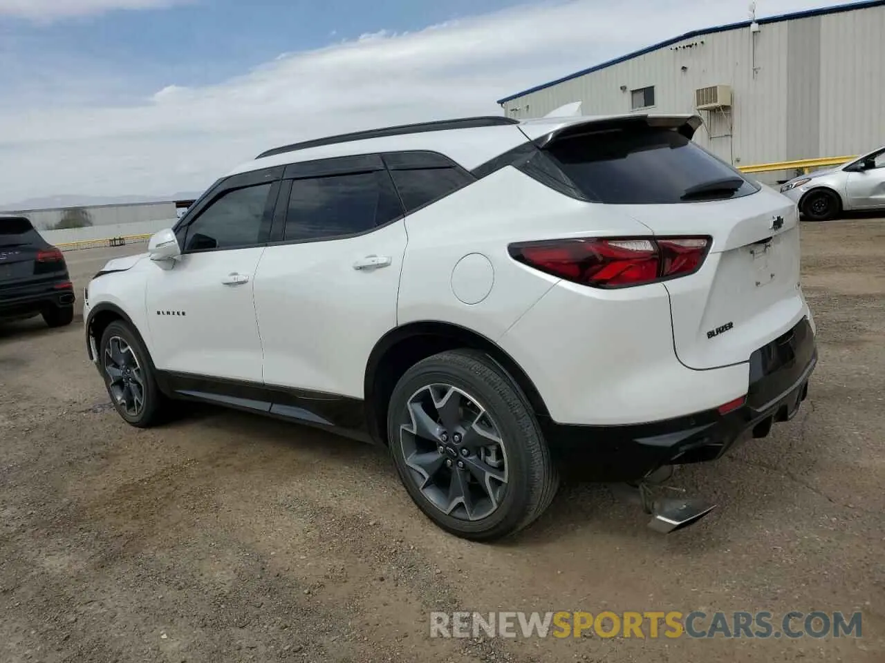 2 Photograph of a damaged car 3GNKBERS8LS602346 CHEVROLET BLAZER 2020