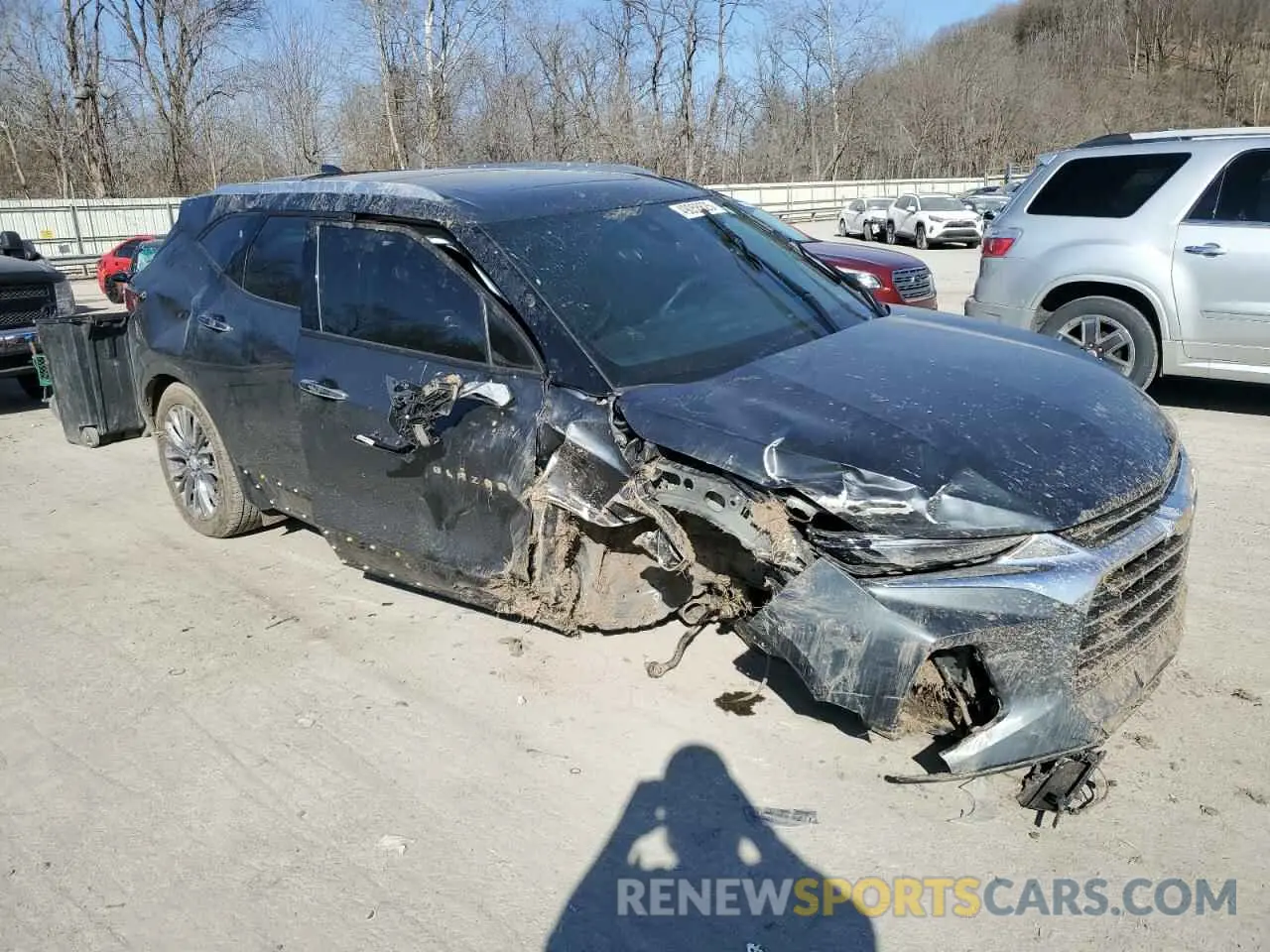 4 Photograph of a damaged car 3GNKBFRS7LS617118 CHEVROLET BLAZER 2020