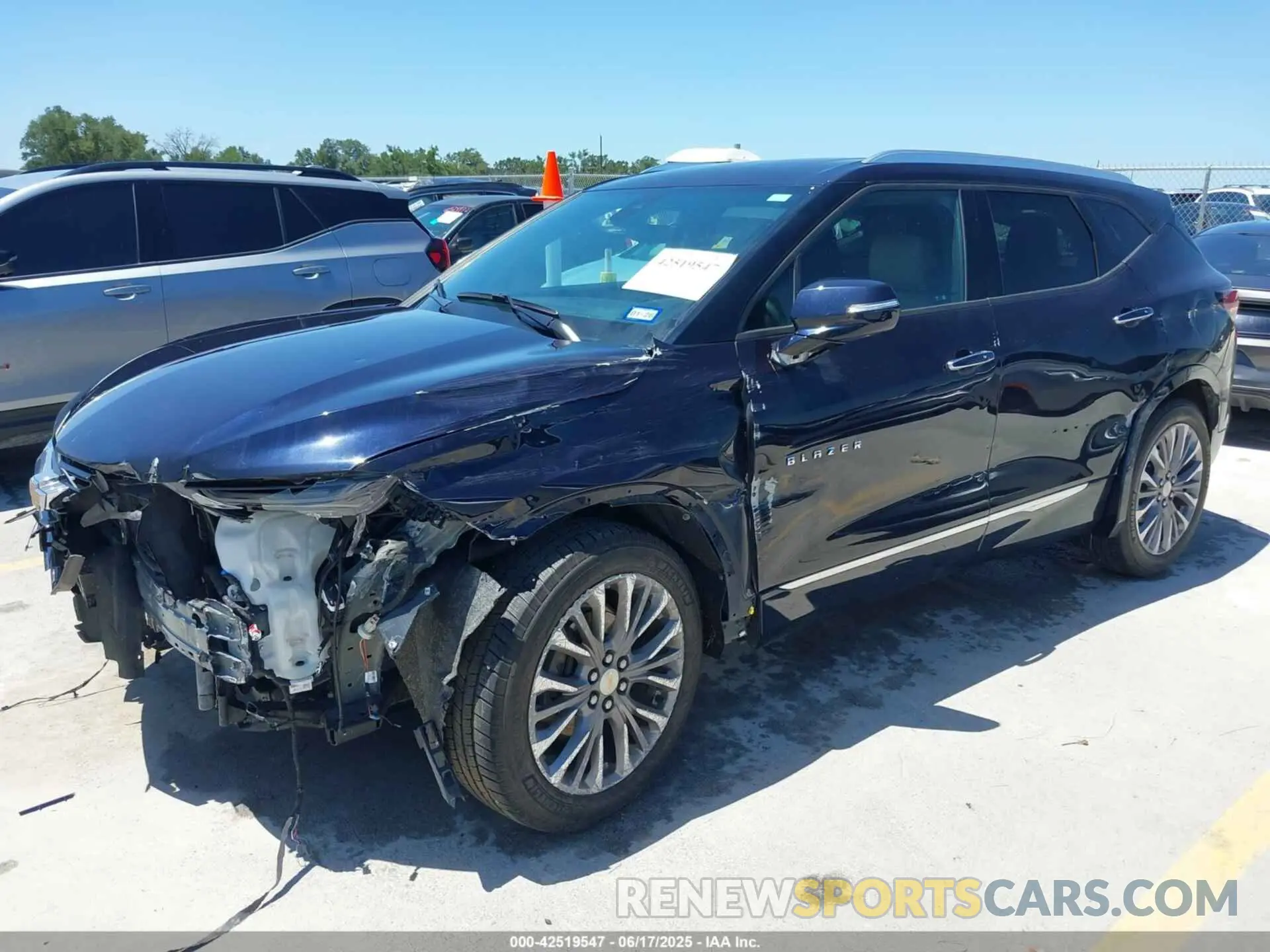 2 Photograph of a damaged car 3GNKBFRS9LS543779 CHEVROLET BLAZER 2020