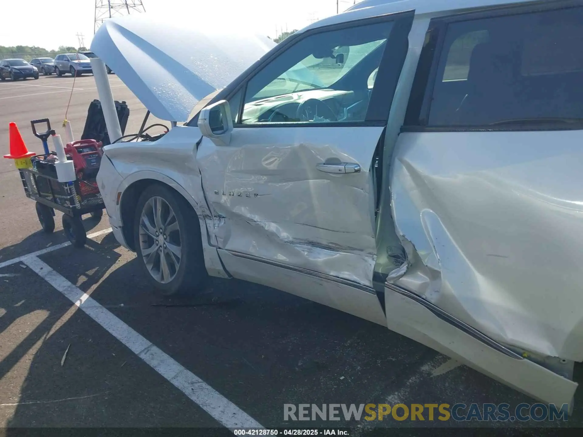 6 Photograph of a damaged car 3GNKBFRS9LS559920 CHEVROLET BLAZER 2020