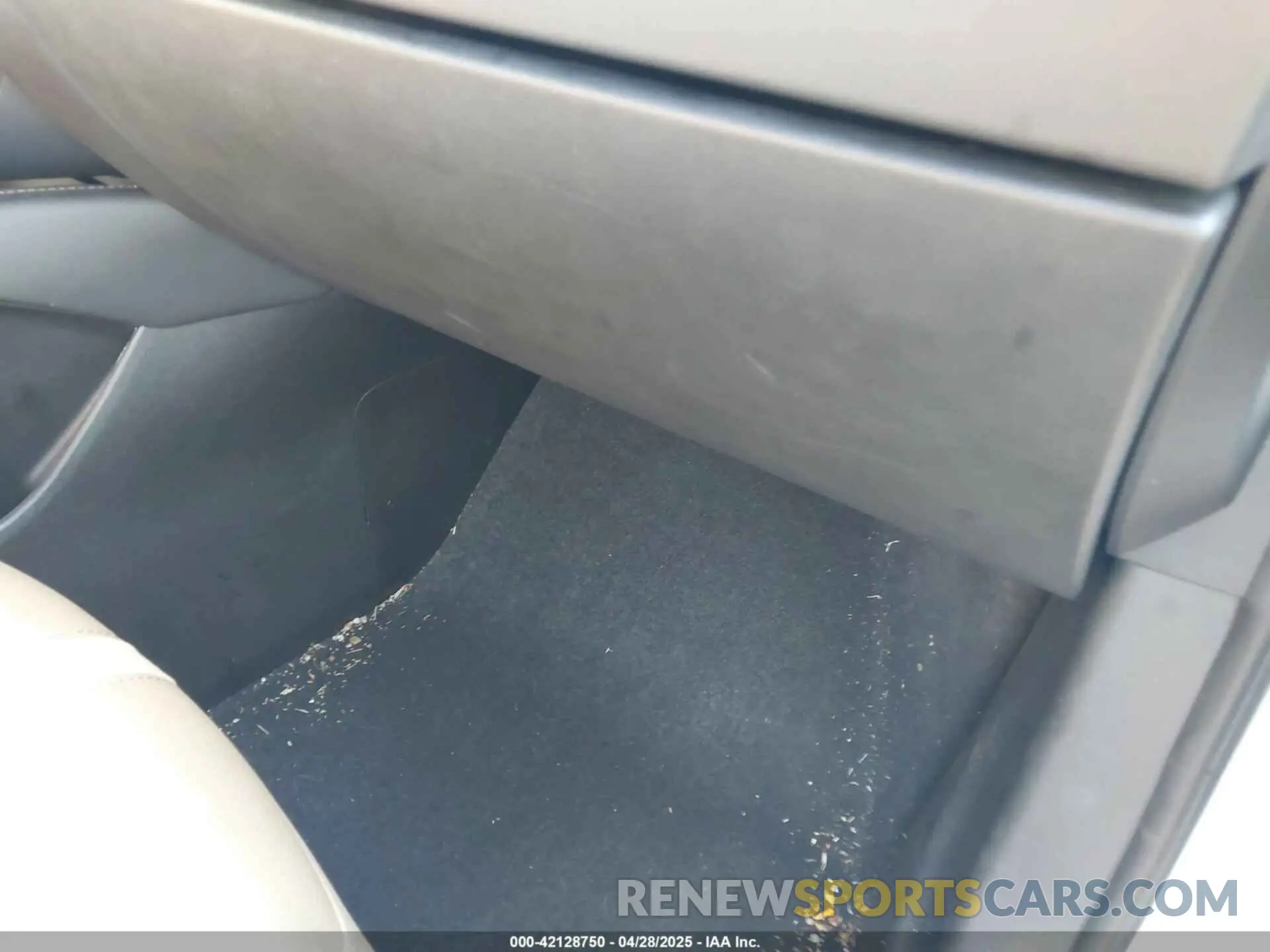 8 Photograph of a damaged car 3GNKBFRS9LS559920 CHEVROLET BLAZER 2020
