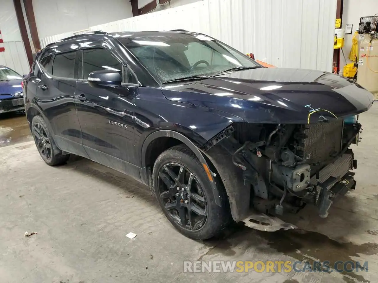 4 Photograph of a damaged car 3GNKBHR40LS621394 CHEVROLET BLAZER 2020