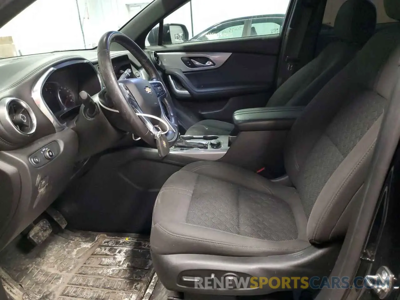 7 Photograph of a damaged car 3GNKBHR40LS621394 CHEVROLET BLAZER 2020