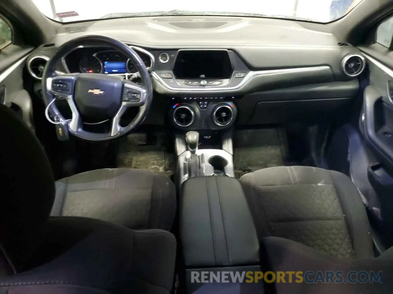 8 Photograph of a damaged car 3GNKBHR40LS621394 CHEVROLET BLAZER 2020
