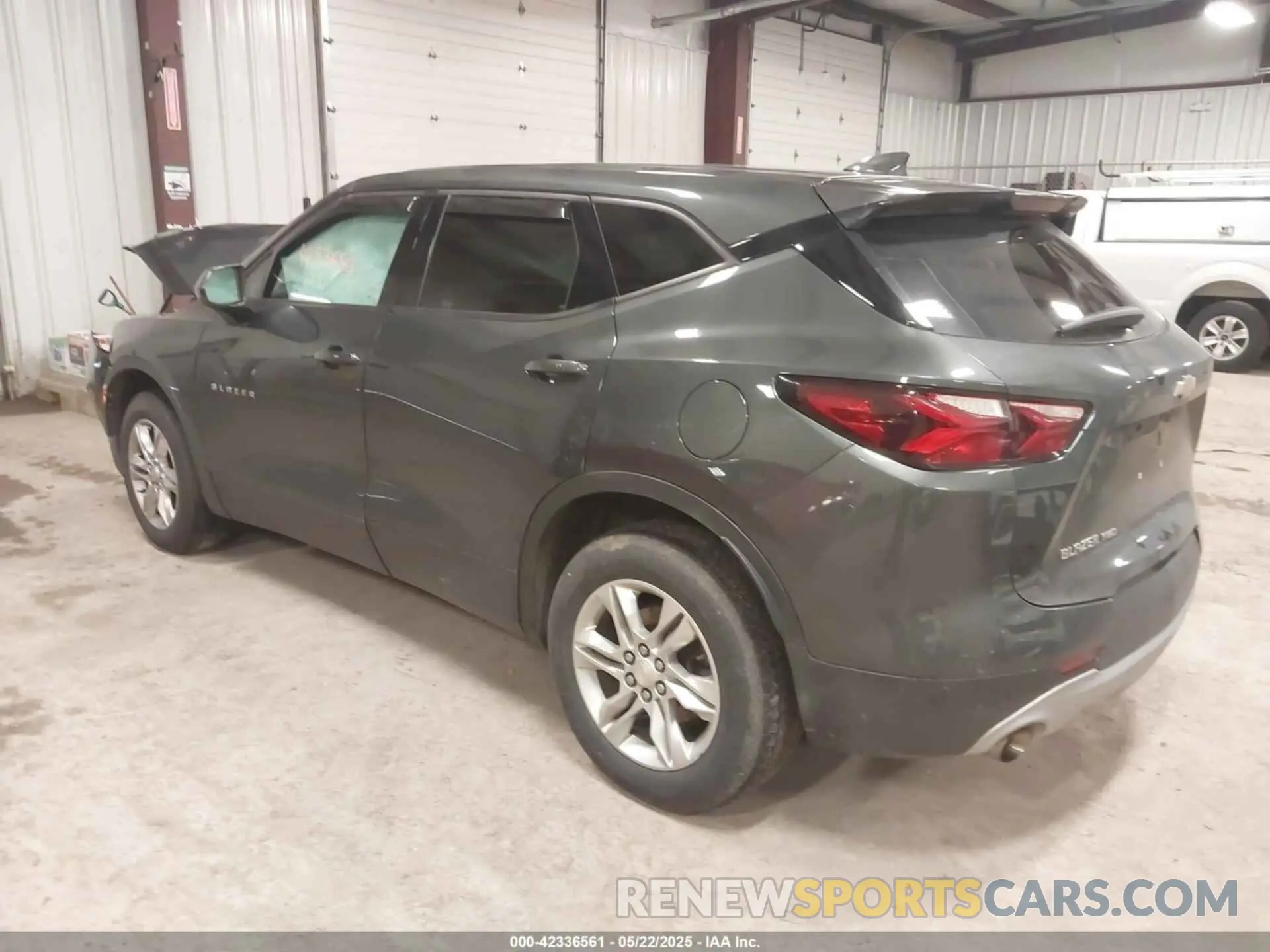 3 Photograph of a damaged car 3GNKBHR40LS632170 CHEVROLET BLAZER 2020