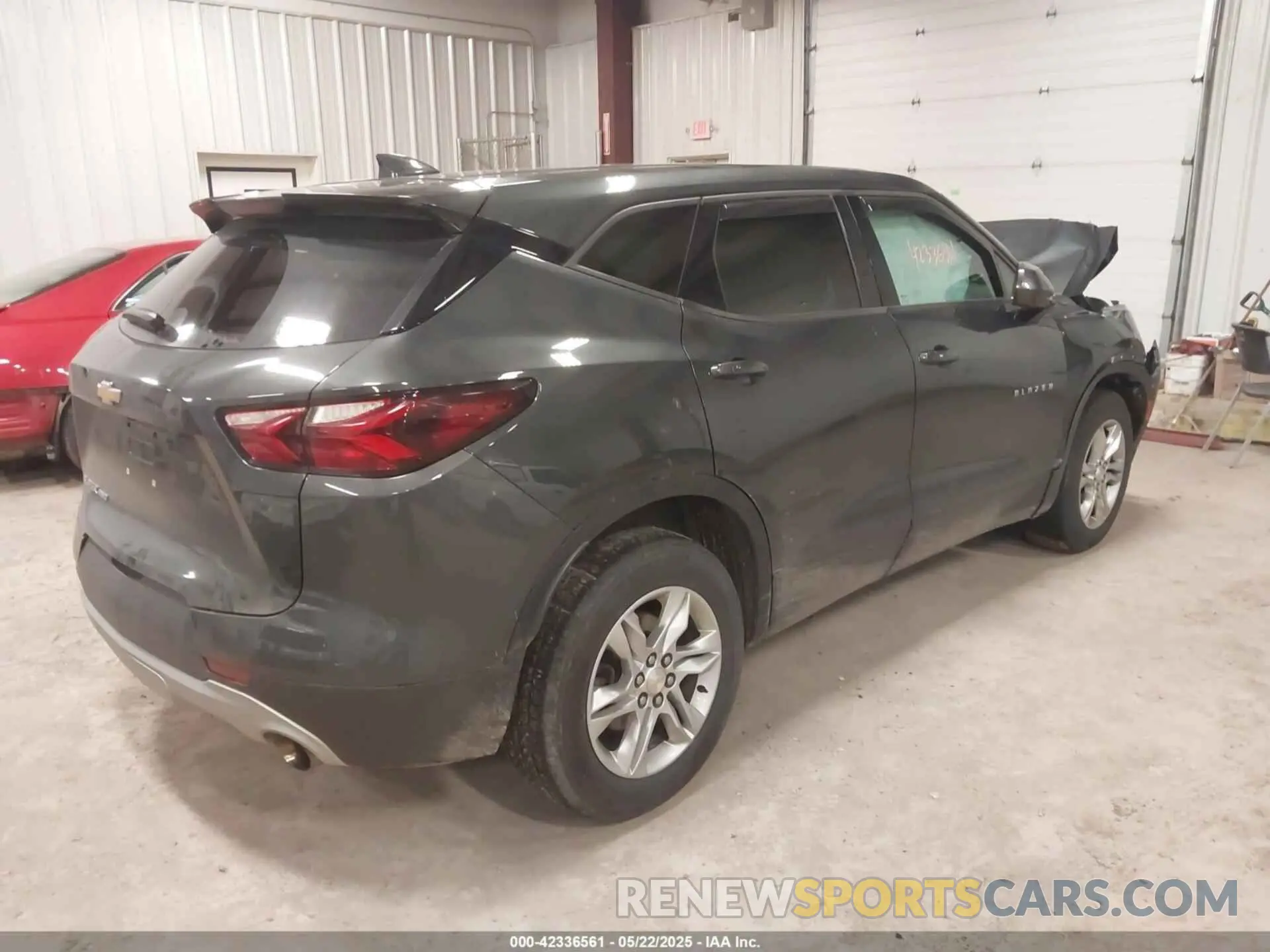 4 Photograph of a damaged car 3GNKBHR40LS632170 CHEVROLET BLAZER 2020