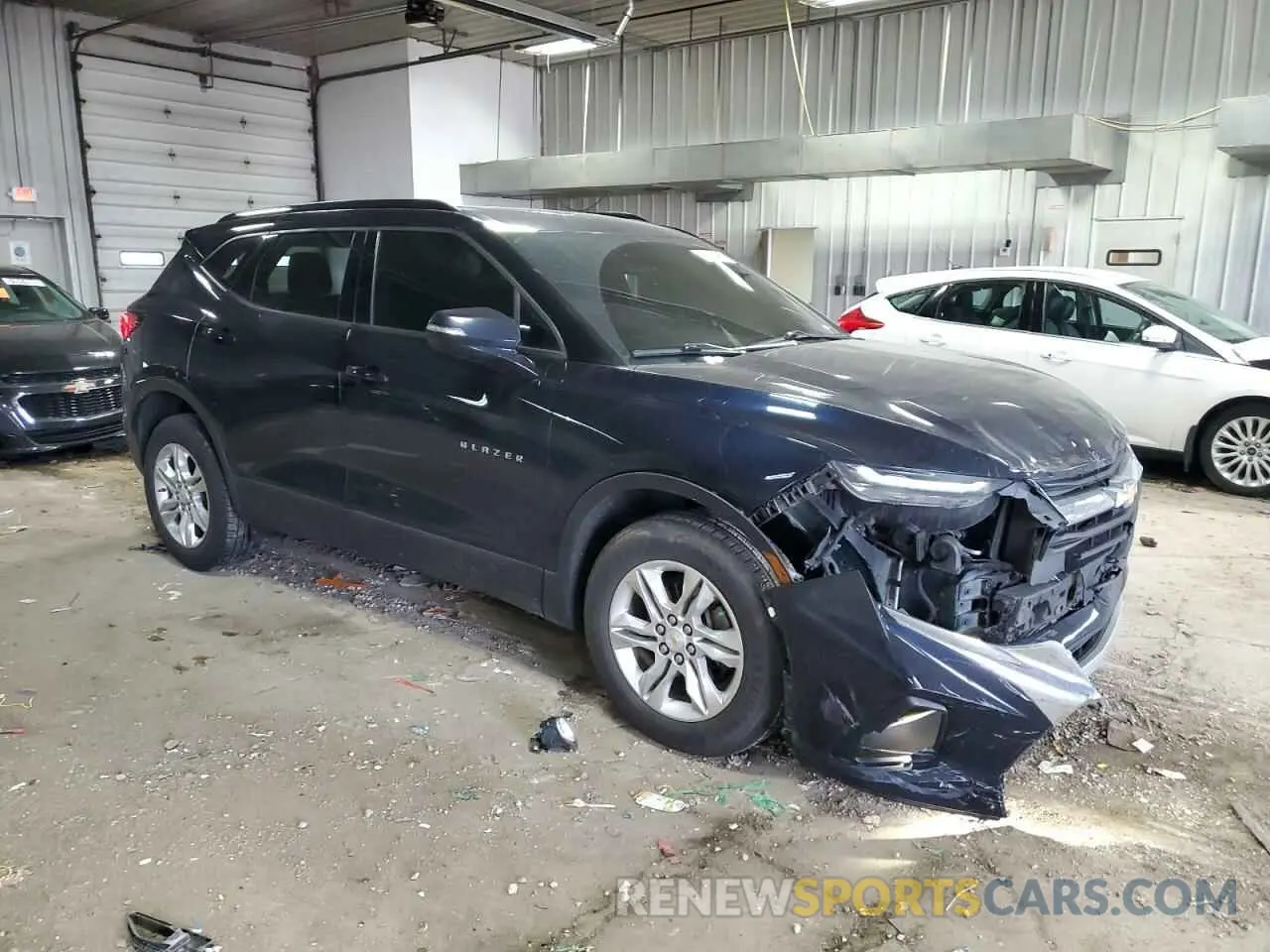 4 Photograph of a damaged car 3GNKBHR42LS688790 CHEVROLET BLAZER 2020