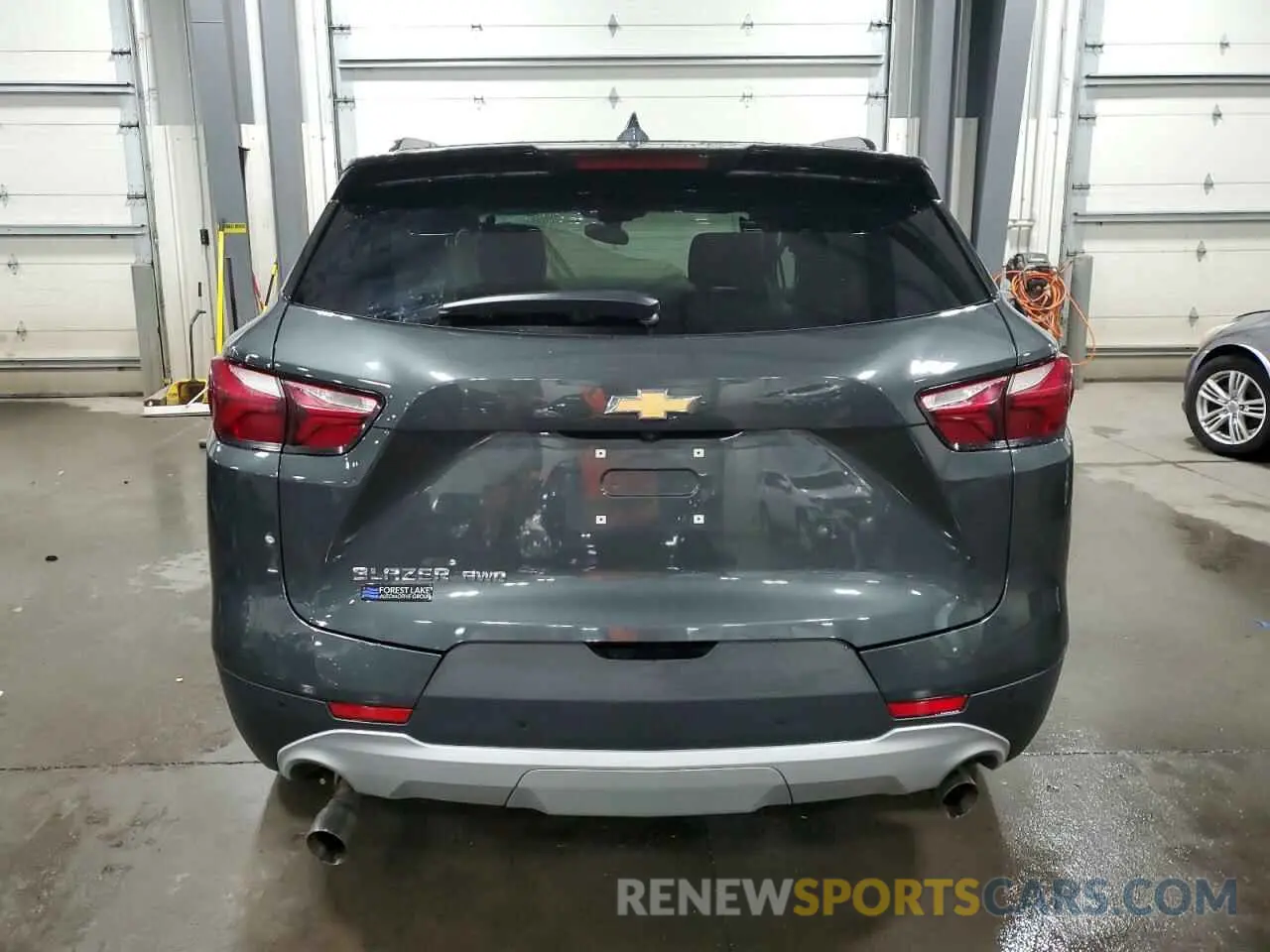 6 Photograph of a damaged car 3GNKBHR48LS658287 CHEVROLET BLAZER 2020