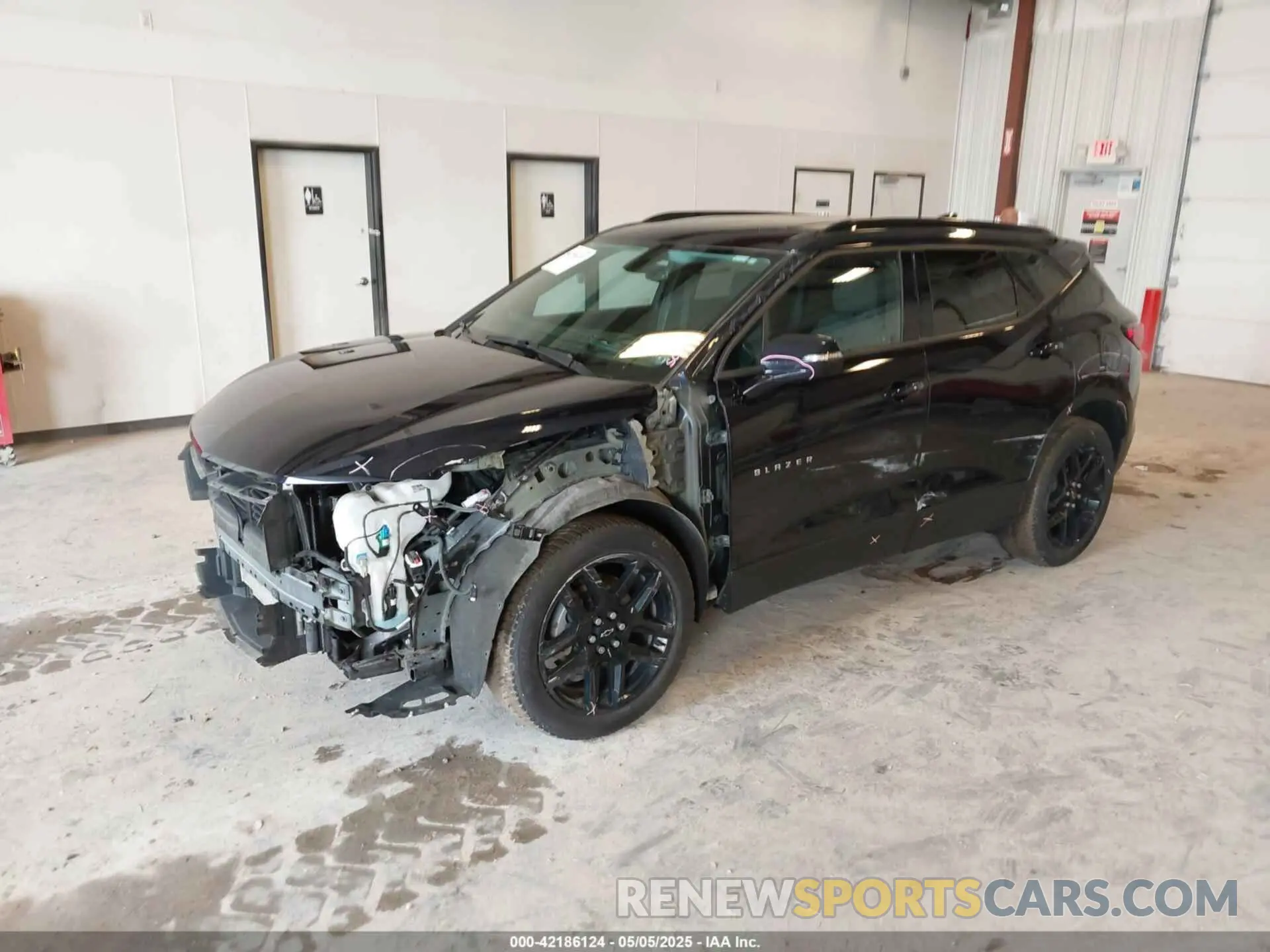 2 Photograph of a damaged car 3GNKBHRS0LS531984 CHEVROLET BLAZER 2020