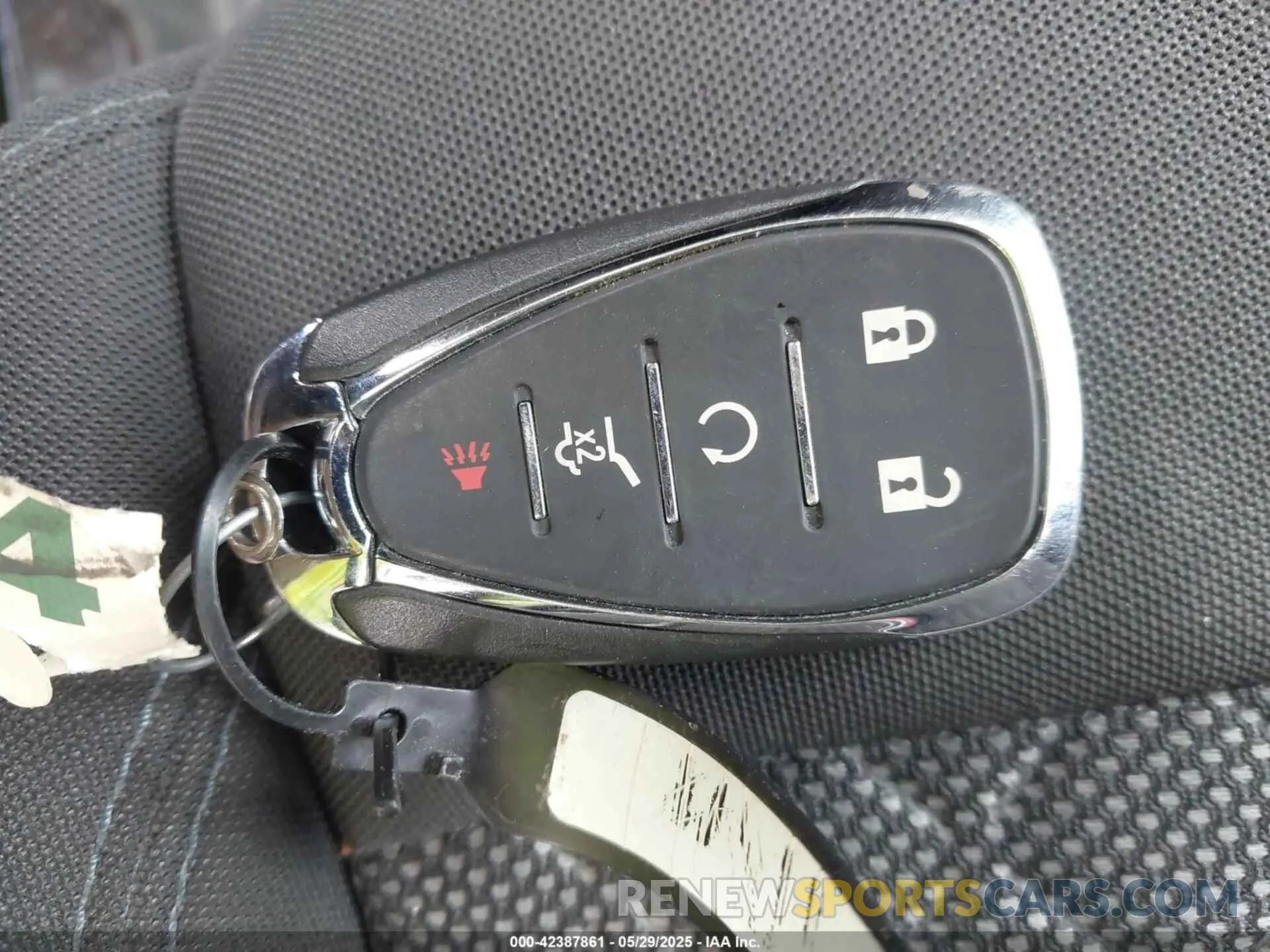 11 Photograph of a damaged car 3GNKBHRS0LS660047 CHEVROLET BLAZER 2020