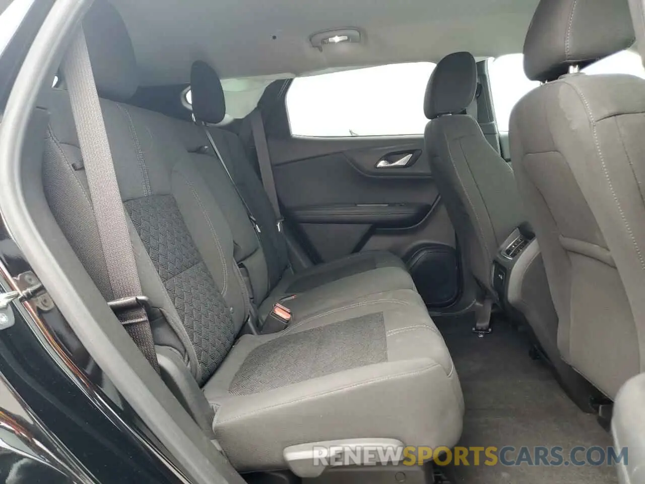 11 Photograph of a damaged car 3GNKBHRS2LS718997 CHEVROLET BLAZER 2020